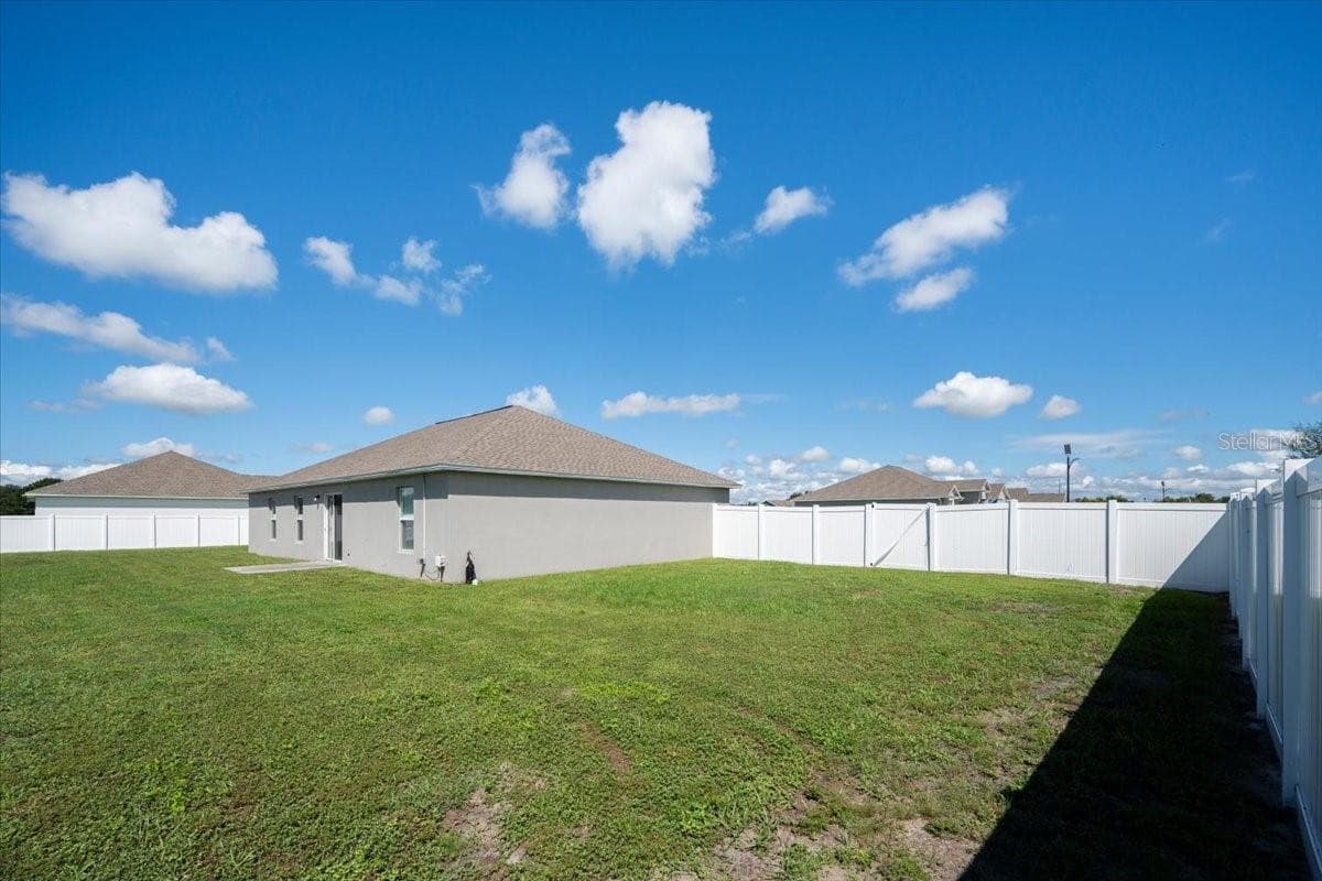 Single Family Residence at 912 LOCHLAND LOOP, BARTOW, photo 23 of 47
