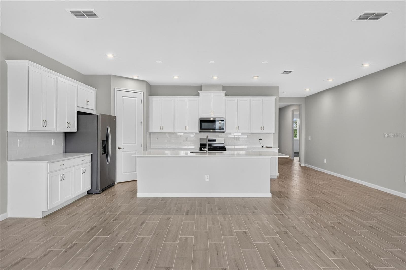 Single Family Residence at 34766 FLOWER PATCH DR, DADE CITY, photo 5 of 37