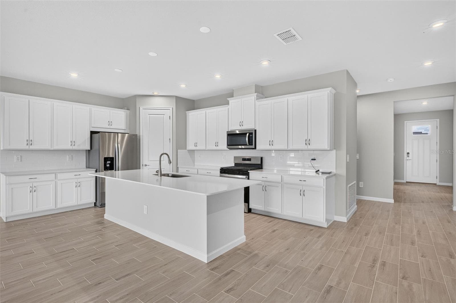 Single Family Residence at 34766 FLOWER PATCH DR, DADE CITY, photo 6 of 37