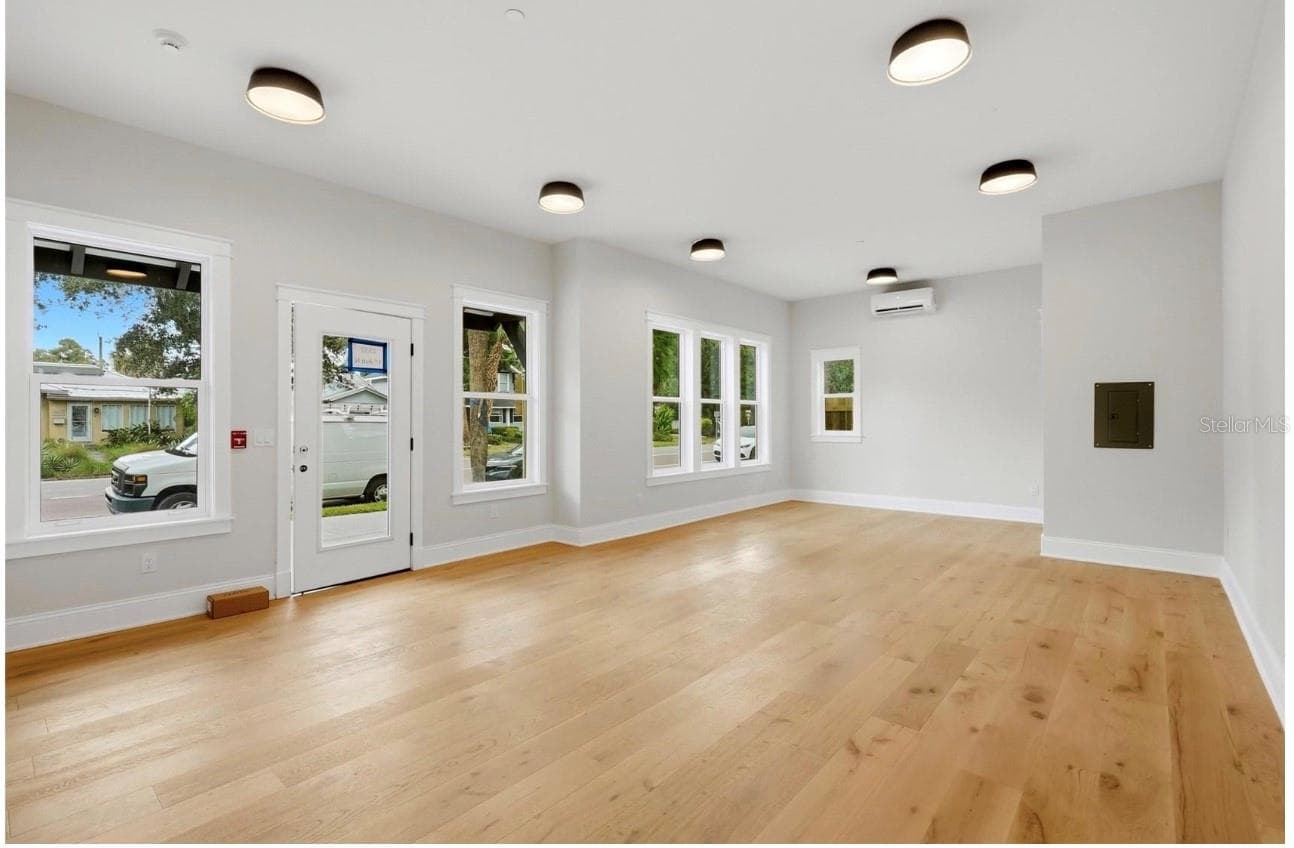 538 Sq Ft Ground Floor Retail Space with Separate Entrance and Half Bathroom. - 2532 1ST AVE N, ST PETERSBURG