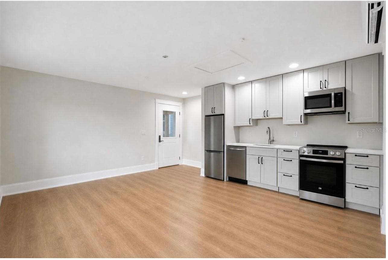 ADU 377 sq ft Studio with Walk in Closet, W/D hookup and Full Bathroom - AI Appliances Added (Included) - 2532 1ST AVE N, ST PETERSBURG