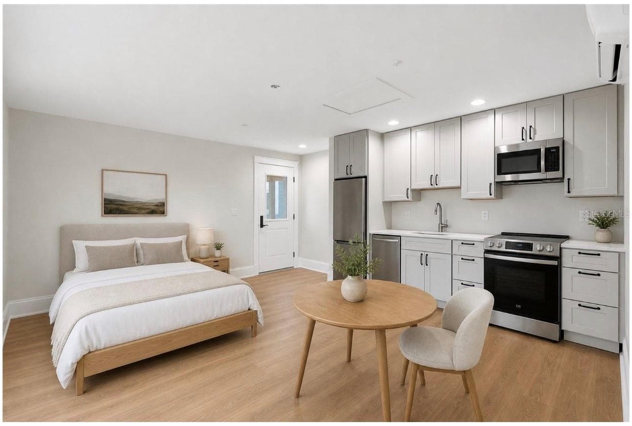 ADU 377 sq ft Studio with Walk in Closet, W/D hookup and Full Bathroom - AI Staging Added - 2532 1ST AVE N, ST PETERSBURG