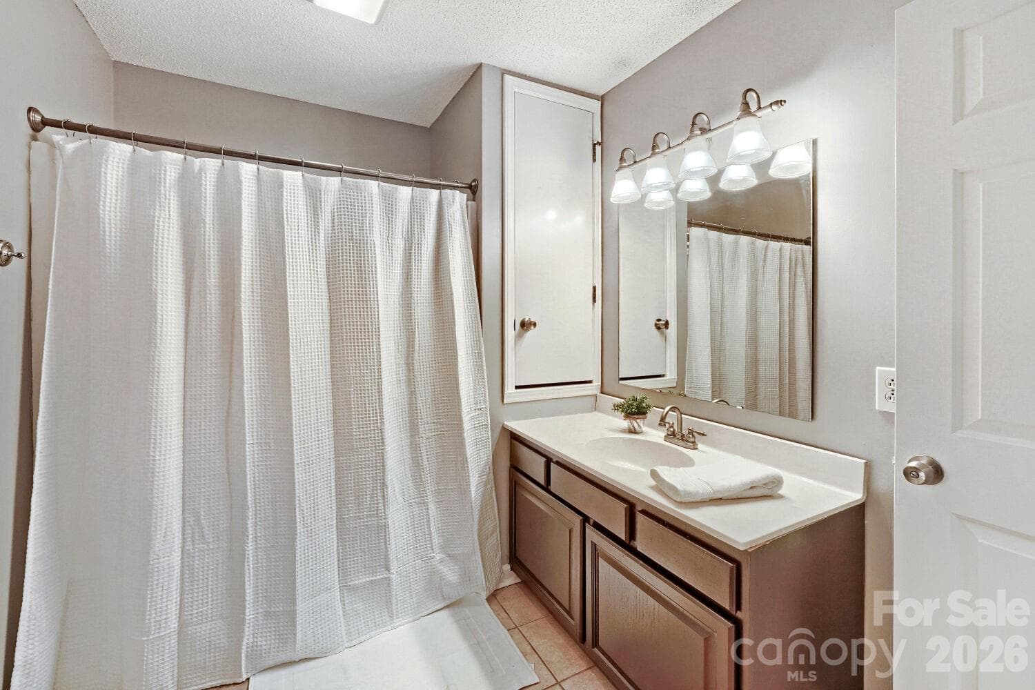 Single Family Residence at 7742 Red Robin Trail, Denver, photo 21 of 37