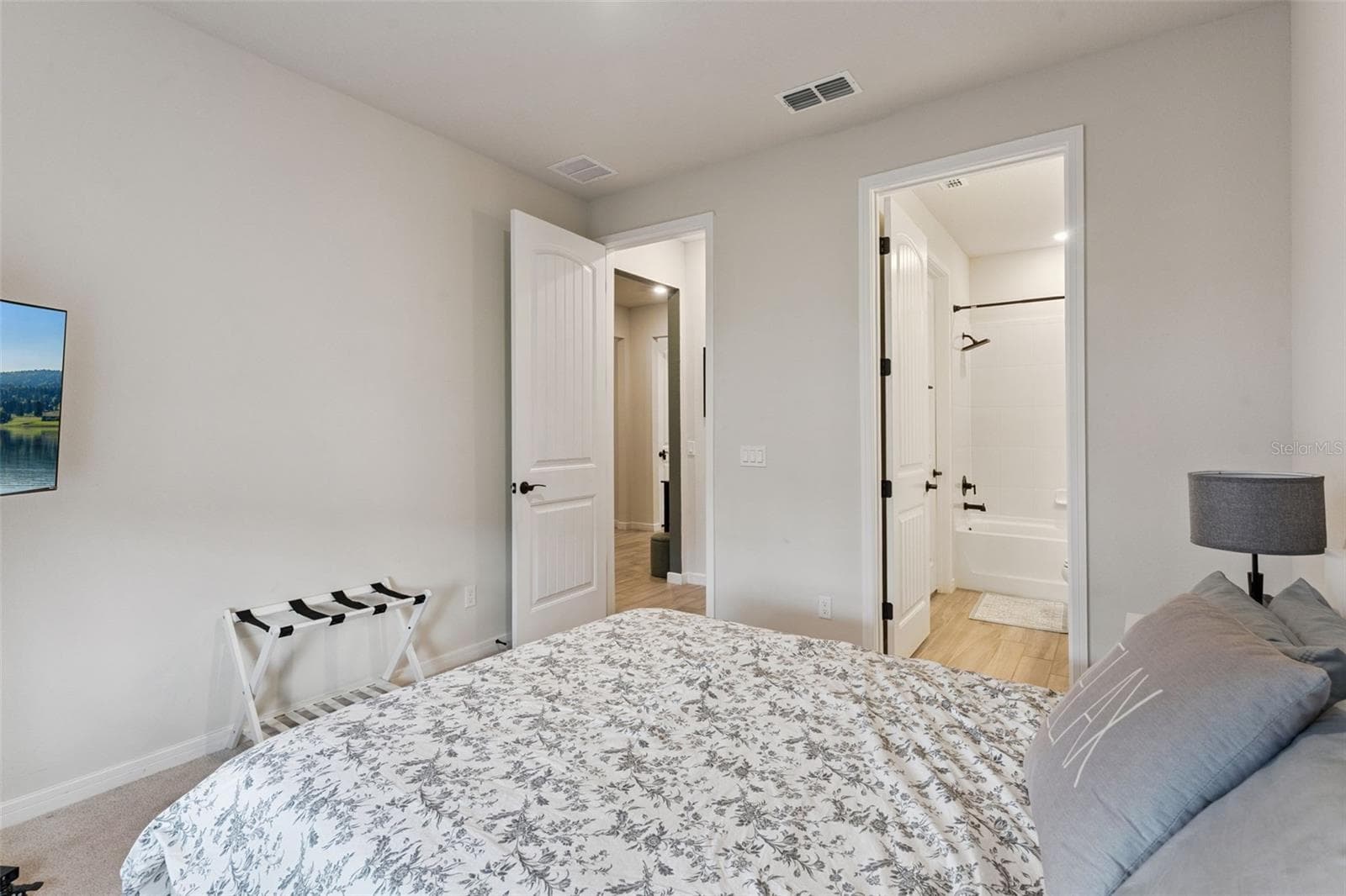 Downstairs en suite bedroom - 5664 OAK KNOLL DR, ST CLOUD