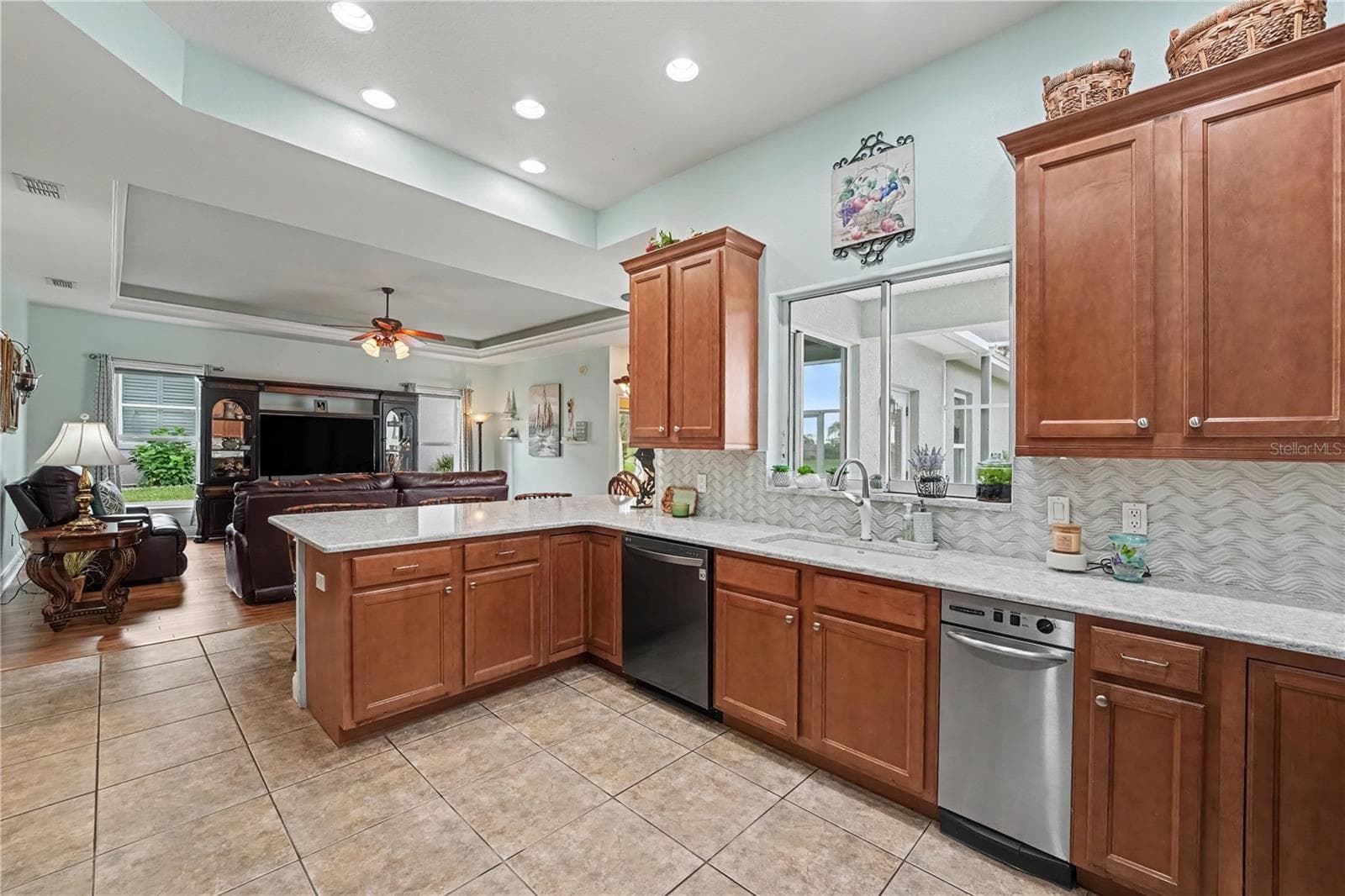 Single Family Residence at 745 OSPREY LANDING DR, LAKELAND, photo 19 of 54