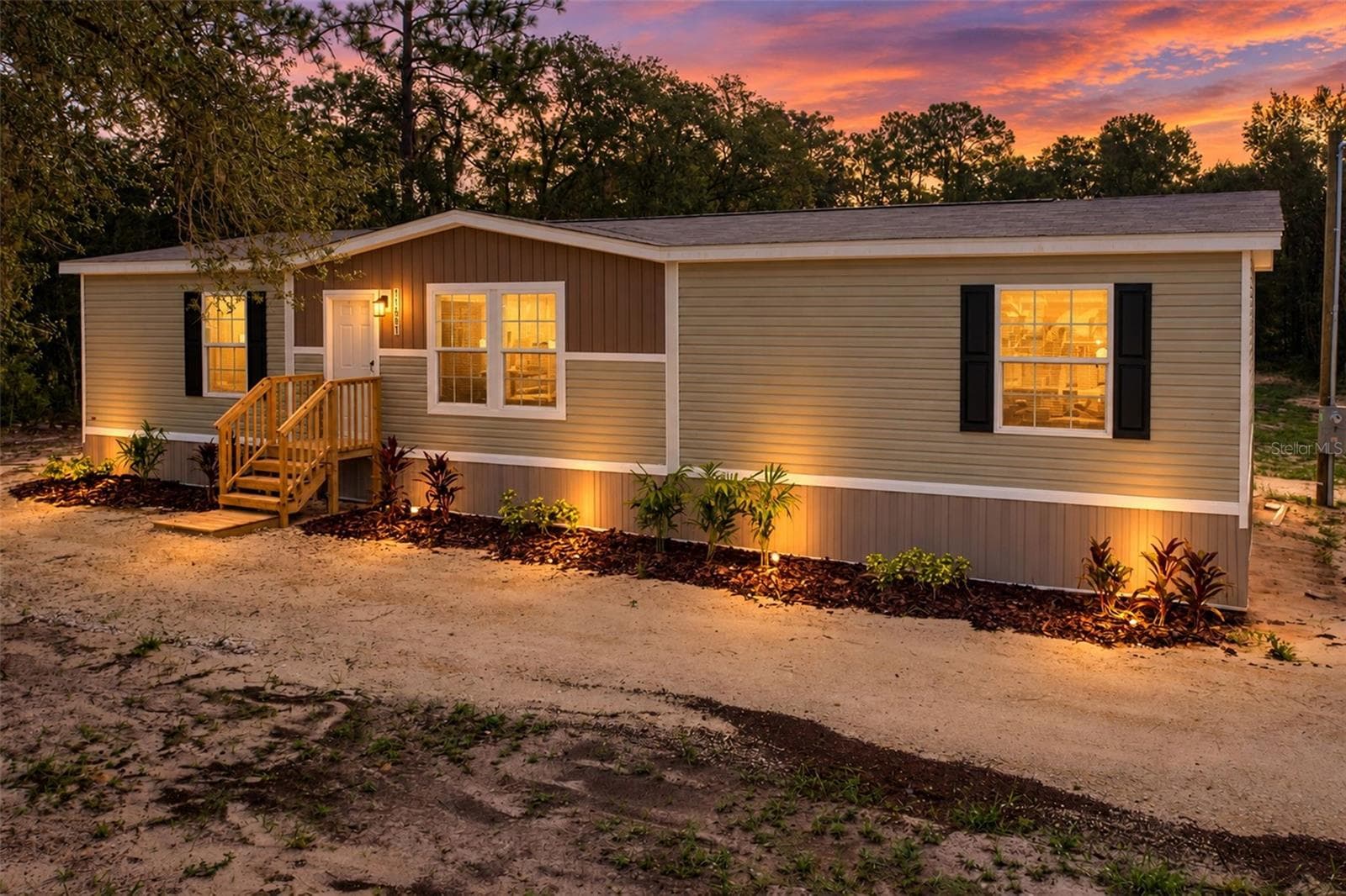 Manufactured Home at 11691 NE 106TH CT, ARCHER, photo 2 of 39