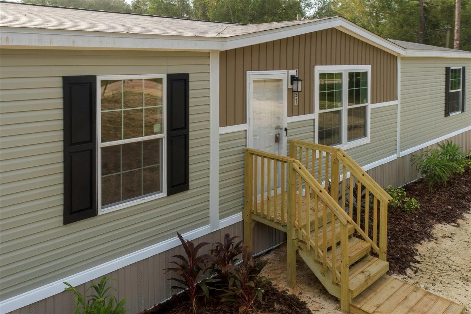 Manufactured Home at 11691 NE 106TH CT, ARCHER, photo 4 of 39