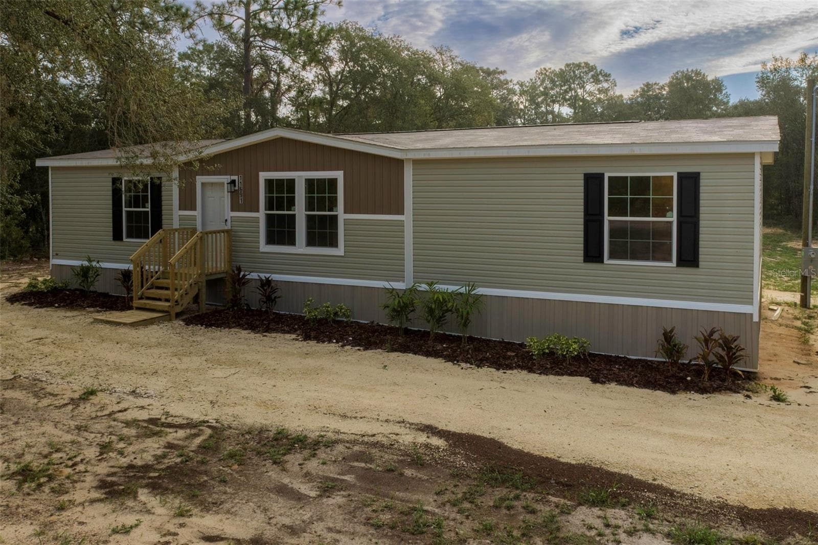 Manufactured Home at 11691 NE 106TH CT, ARCHER, photo 3 of 39