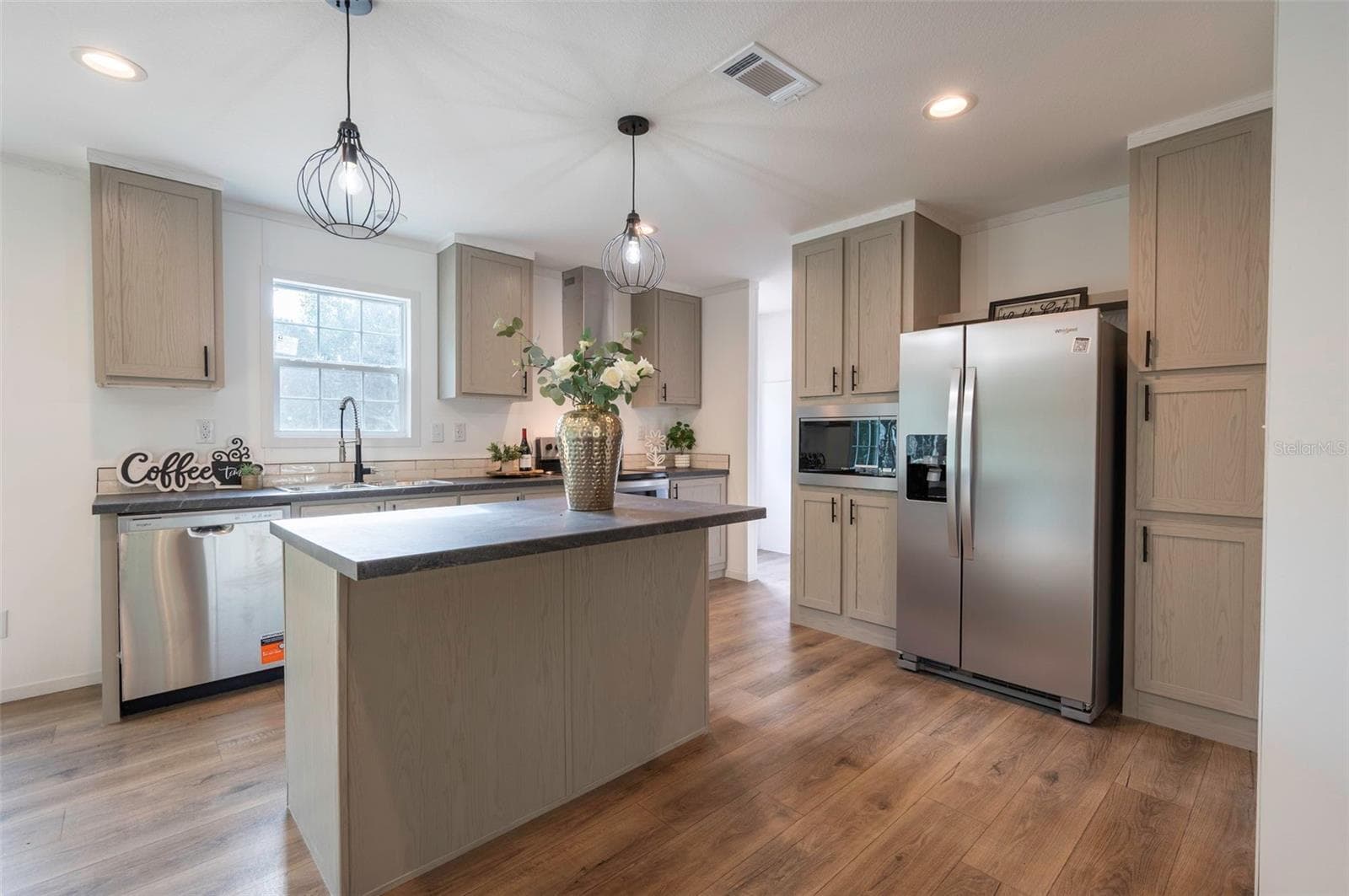 Manufactured Home at 11691 NE 106TH CT, ARCHER, photo 14 of 39