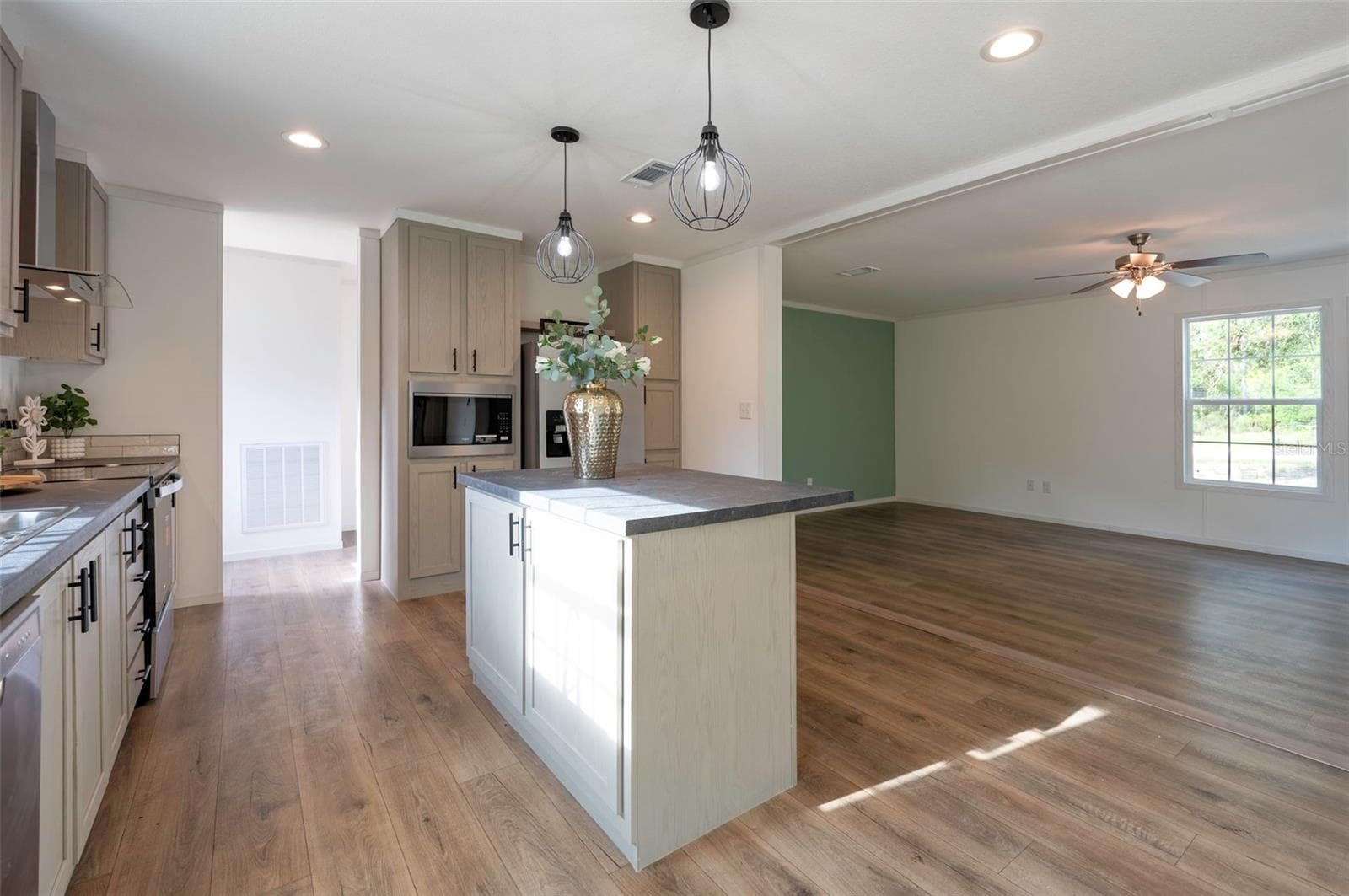Manufactured Home at 11691 NE 106TH CT, ARCHER, photo 15 of 39