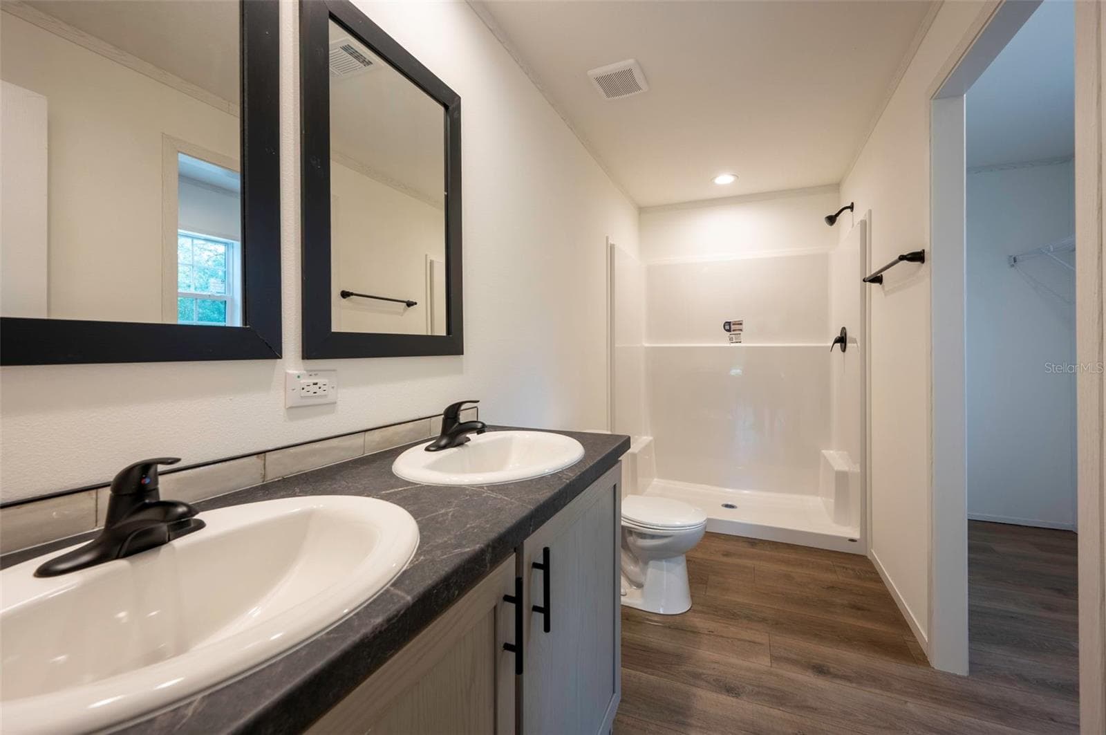 primary bathroom - 11691 NE 106TH CT, ARCHER