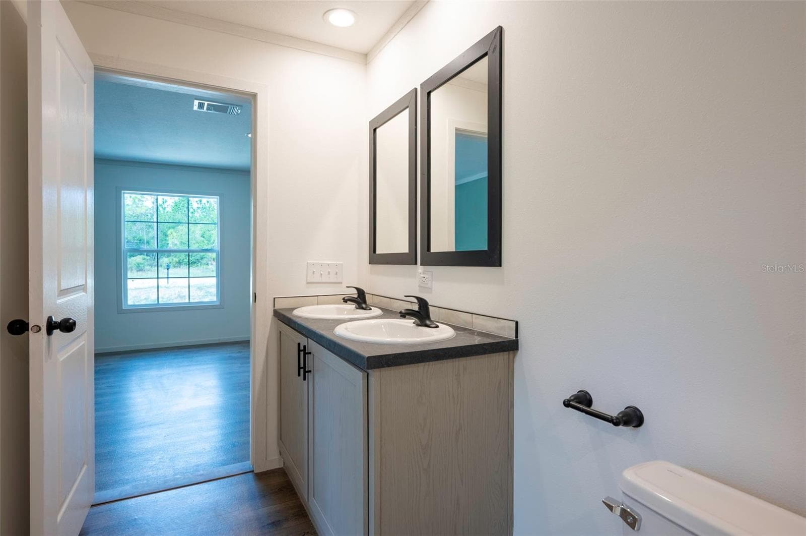 primary bathroom - 11691 NE 106TH CT, ARCHER