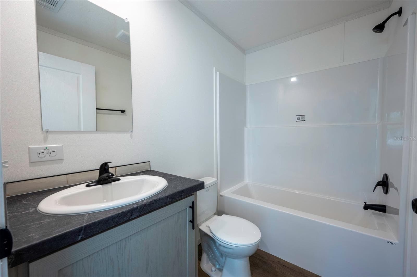 hall bathroom - 11691 NE 106TH CT, ARCHER