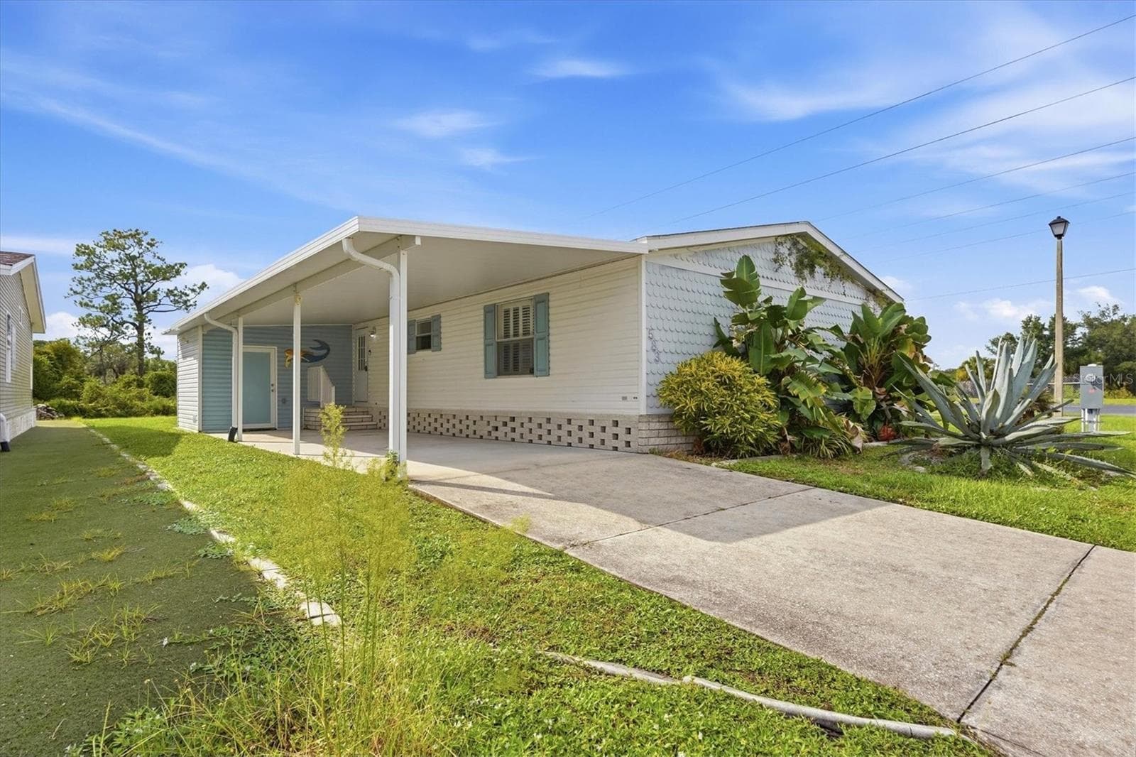 Manufactured Home at 583 PORTSIDE DR, NORTH PORT, photo 2 of 82