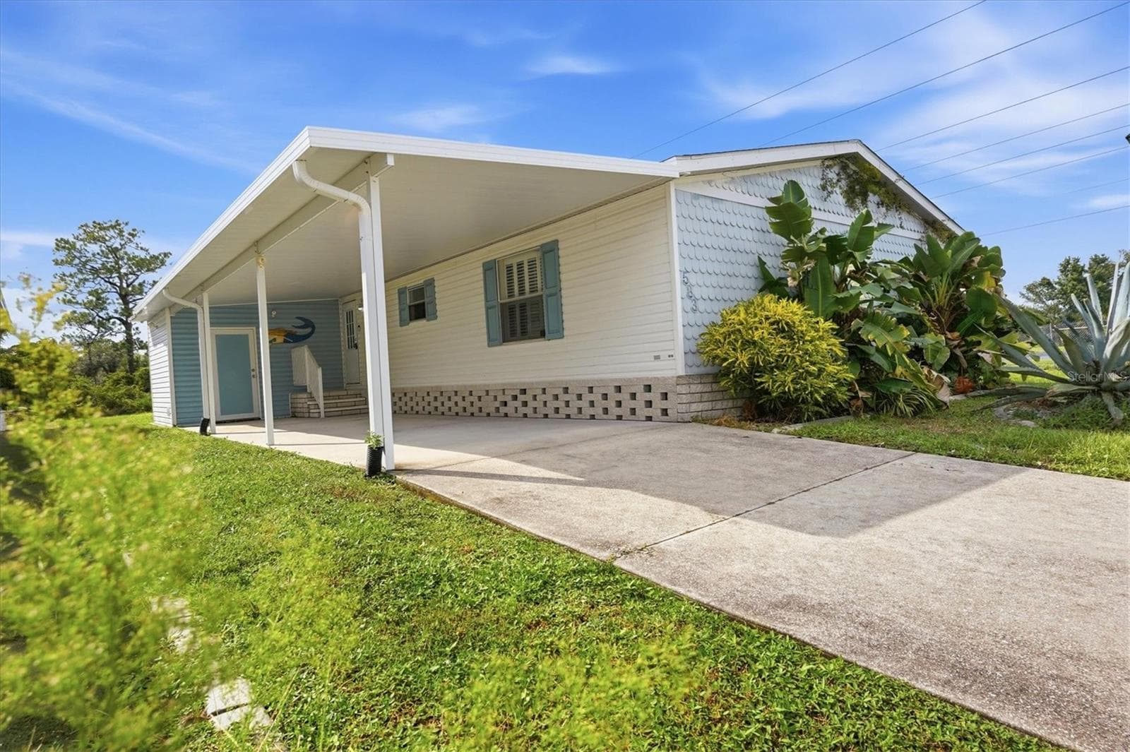 Manufactured Home at 583 PORTSIDE DR, NORTH PORT, photo 4 of 82