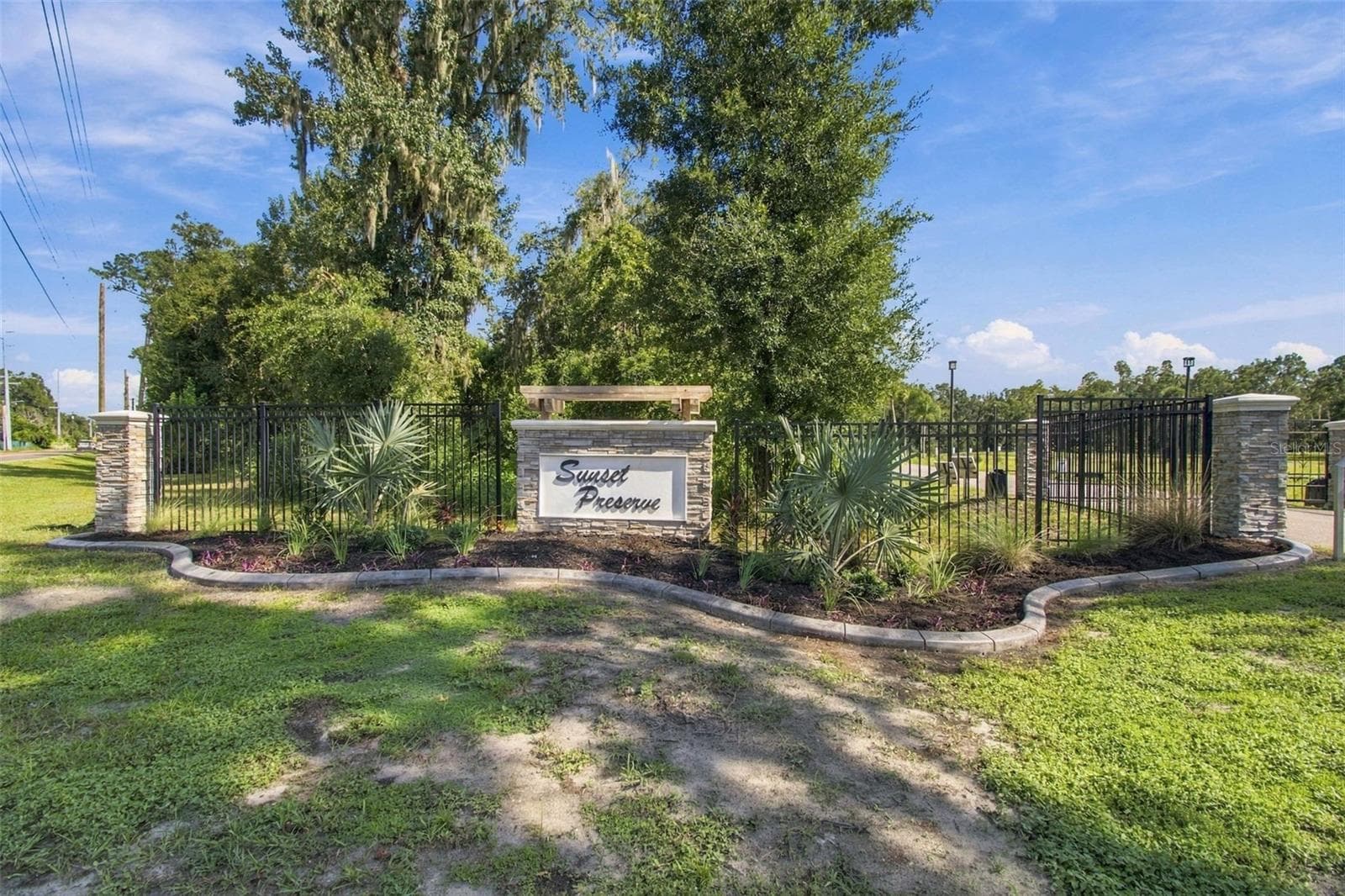867 SUNSET LN