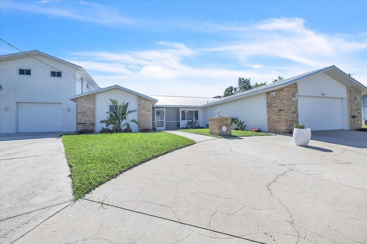 Single Family Residence at 795 S ELLICOTT CIR, PORT CHARLOTTE, photo 5 of 86