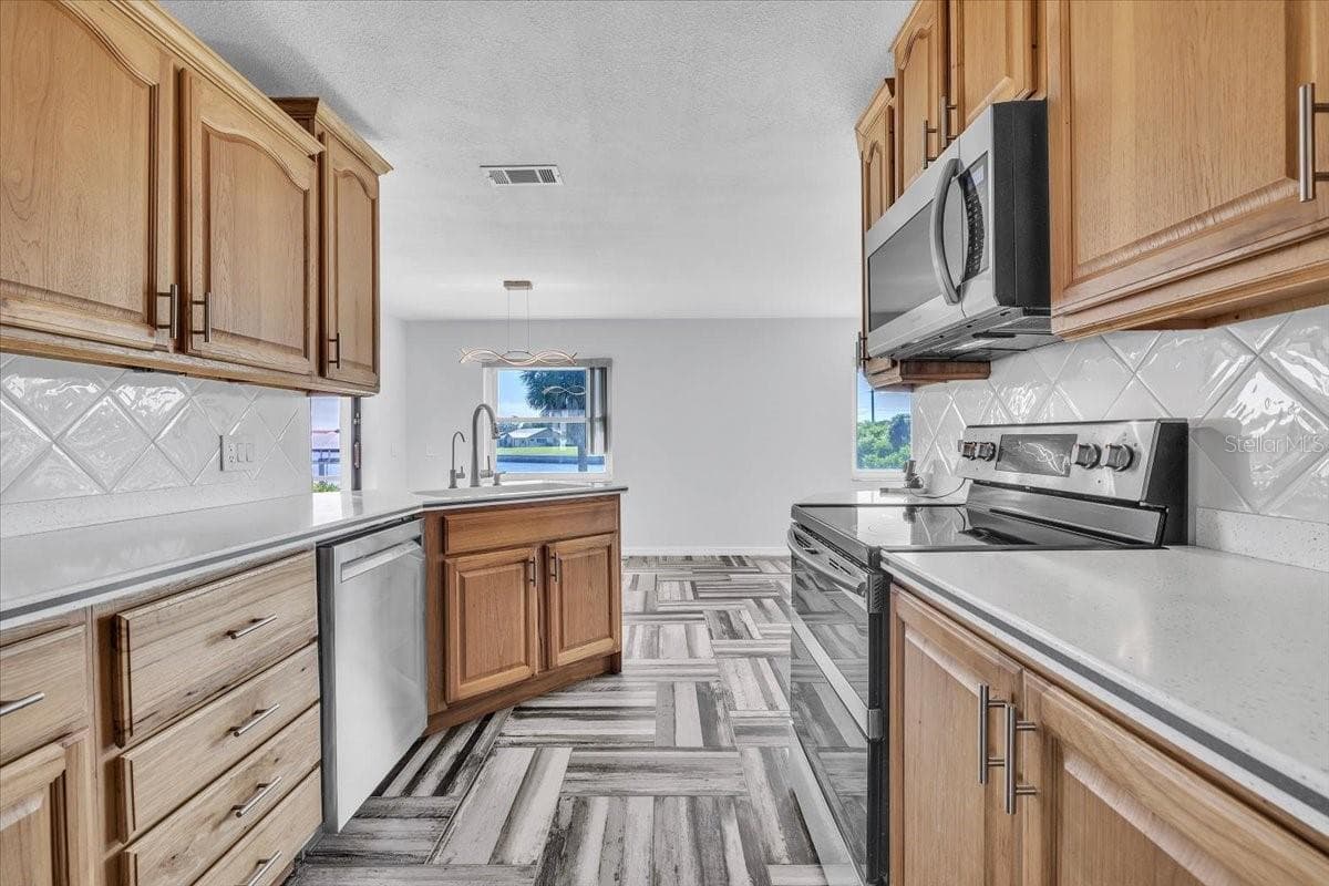 Single Family Residence at 795 S ELLICOTT CIR, PORT CHARLOTTE, photo 12 of 86