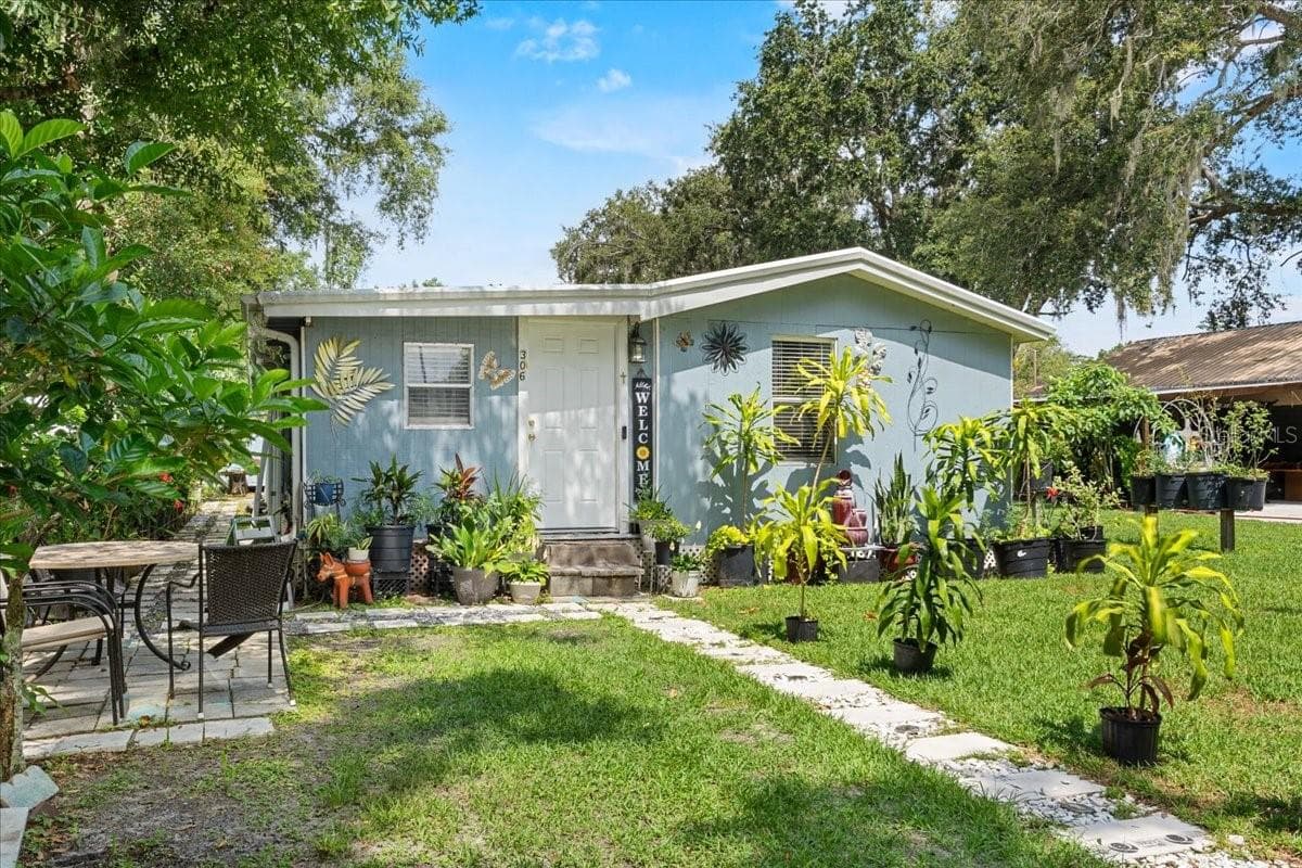 306 AVENUE A WAHNETA E