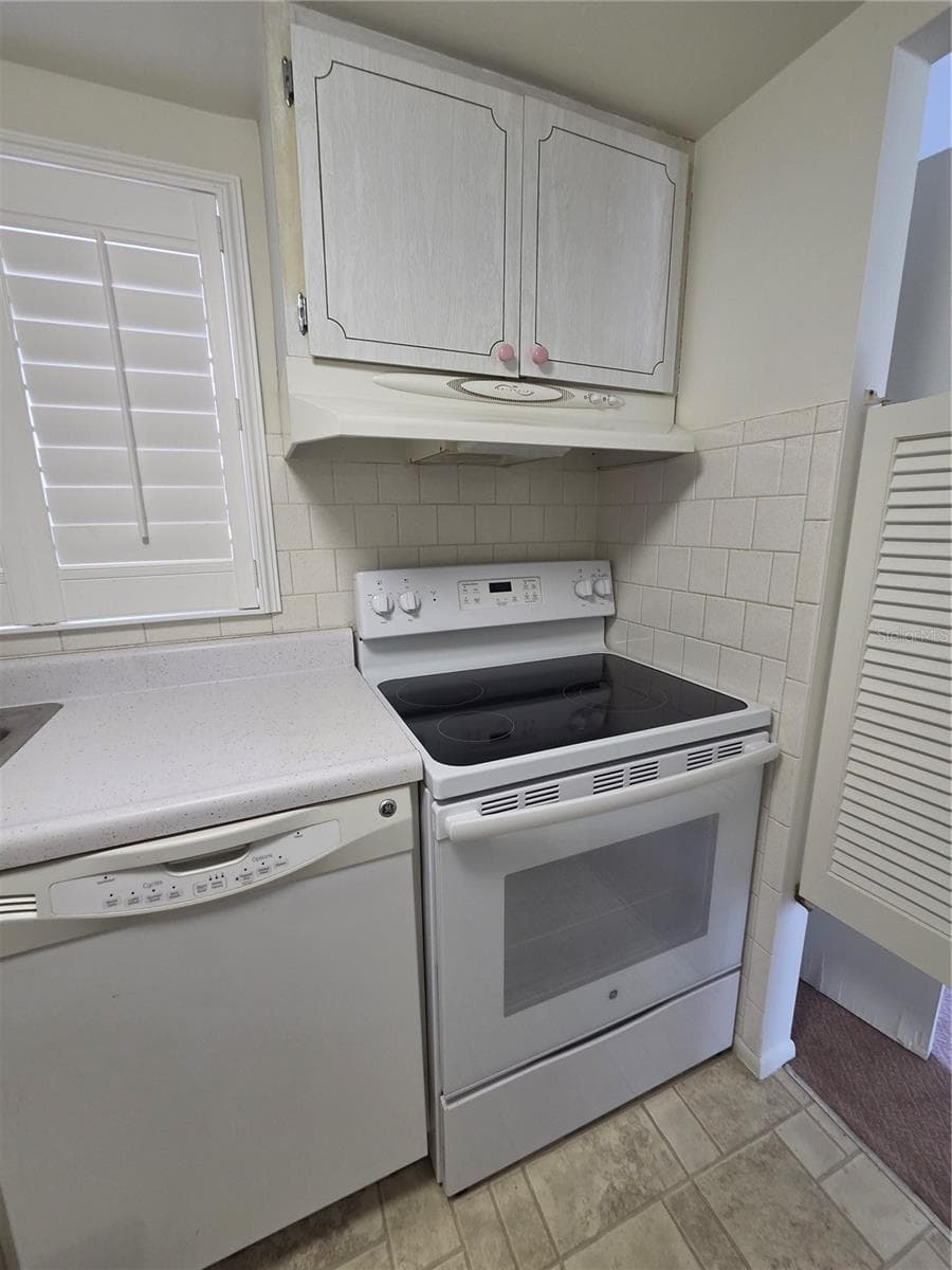 Condominium at 1542 LEISURE DR #N22, BRADENTON, photo 10 of 15