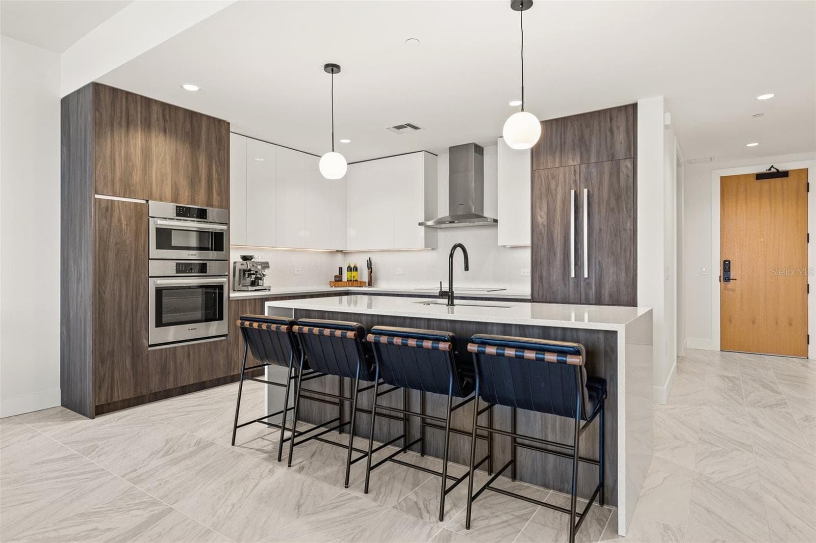 Condominium at 777 3RD AVE N #806, ST PETERSBURG, photo 9 of 58