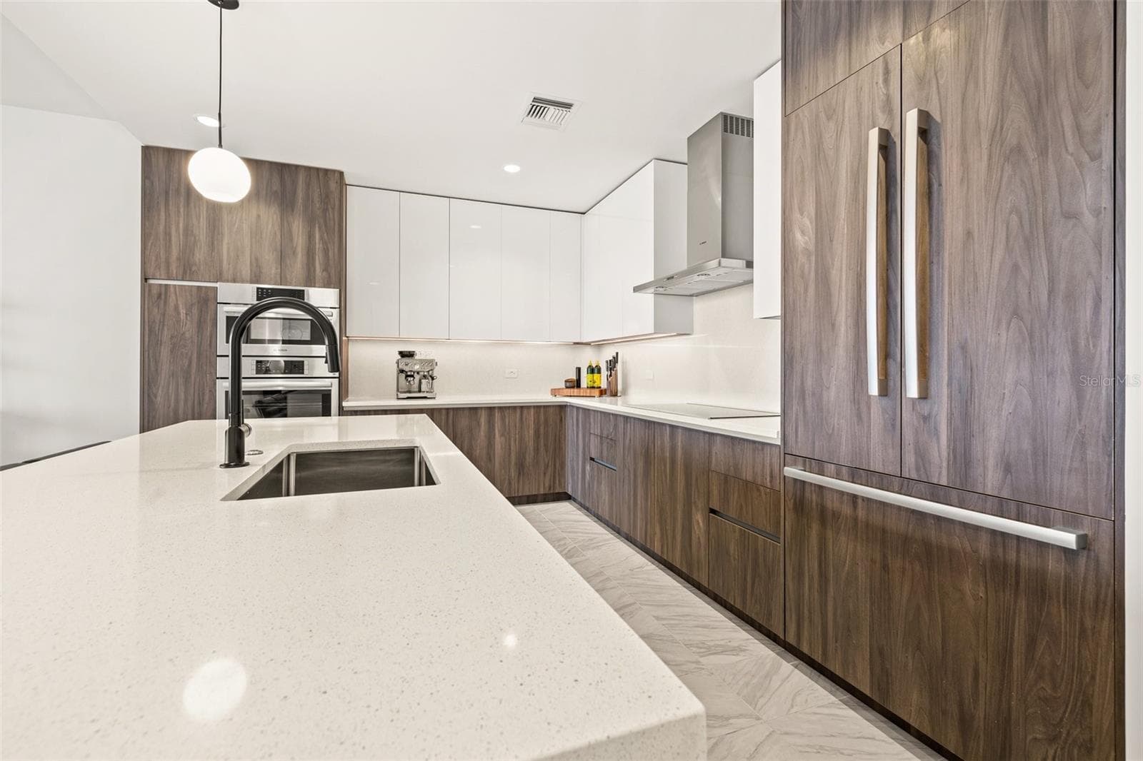 Condominium at 777 3RD AVE N #806, ST PETERSBURG, photo 10 of 58
