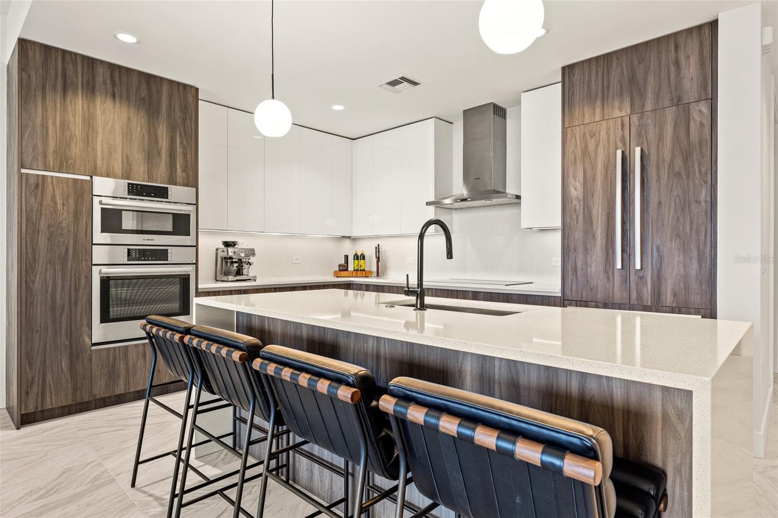 Condominium at 777 3RD AVE N #806, ST PETERSBURG, photo 11 of 58