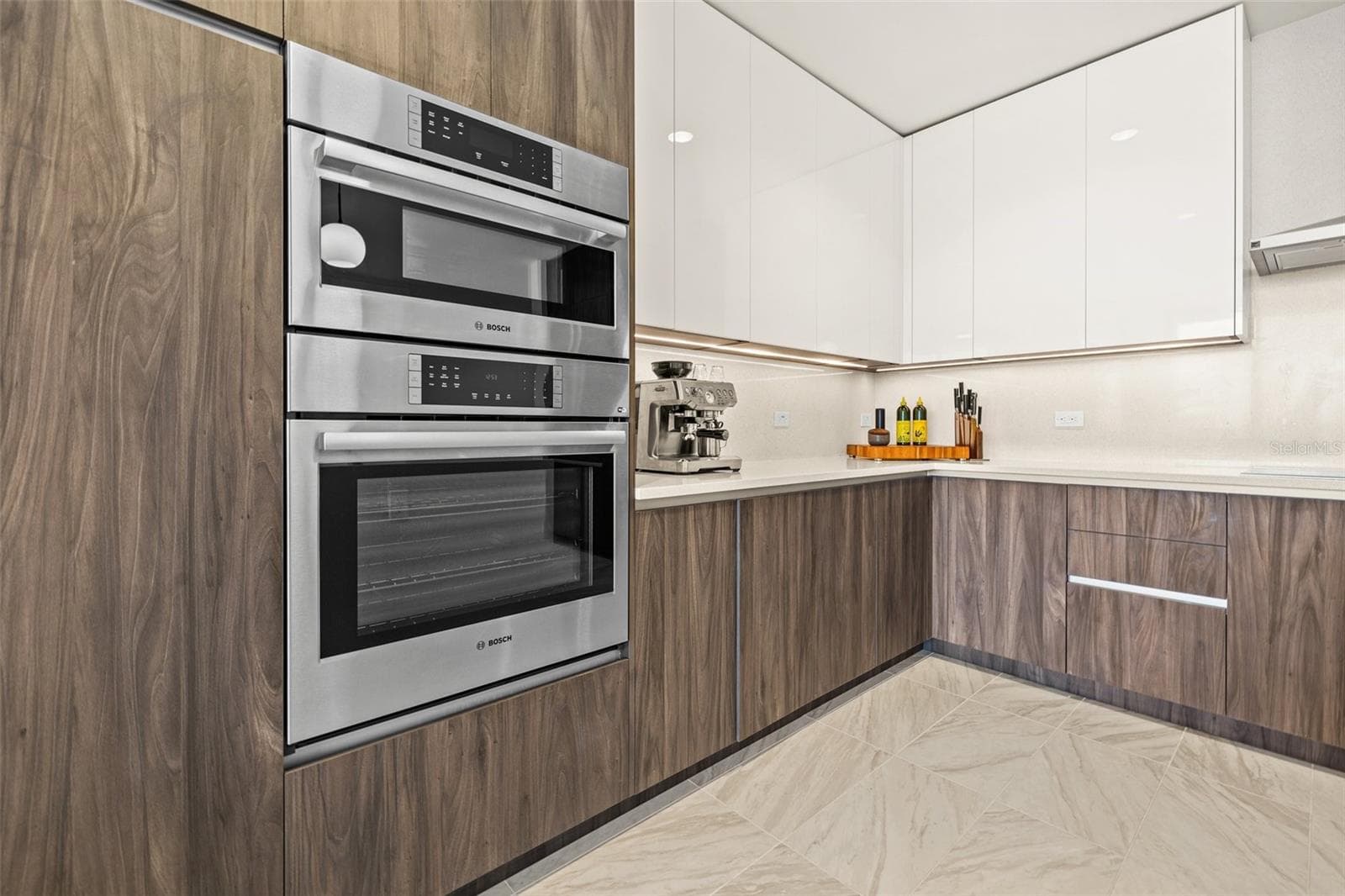 Condominium at 777 3RD AVE N #806, ST PETERSBURG, photo 13 of 58