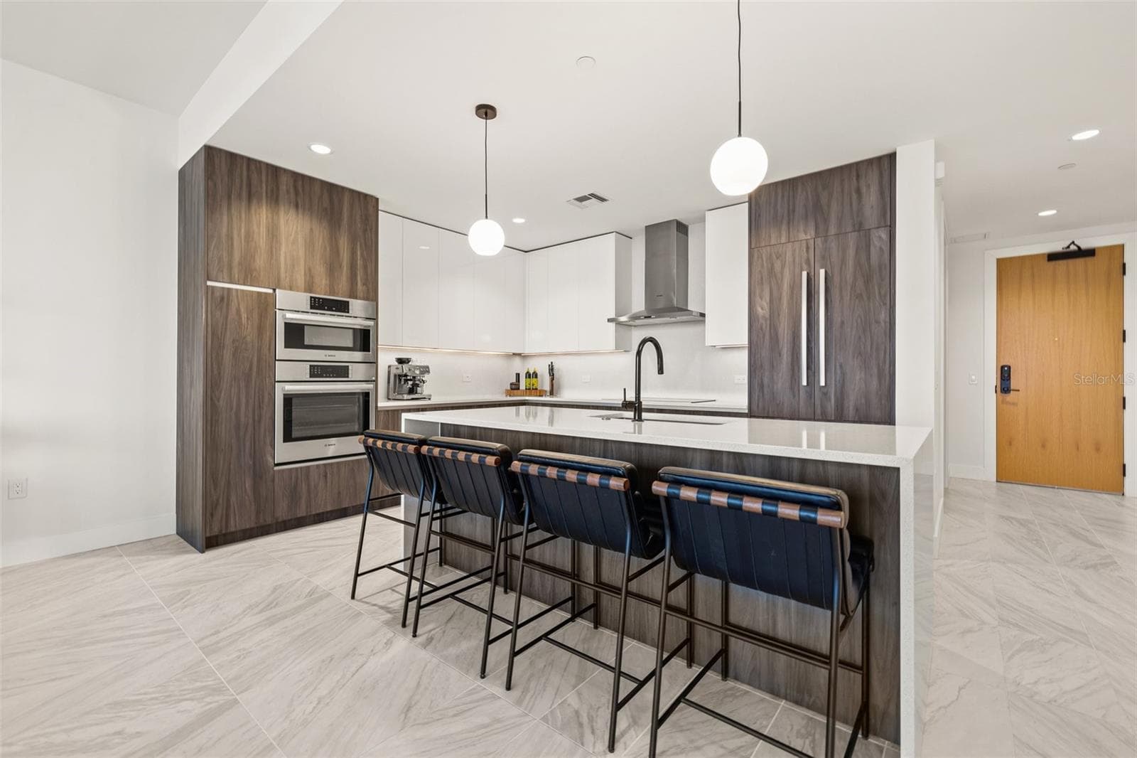 Condominium at 777 3RD AVE N #806, ST PETERSBURG, photo 14 of 58