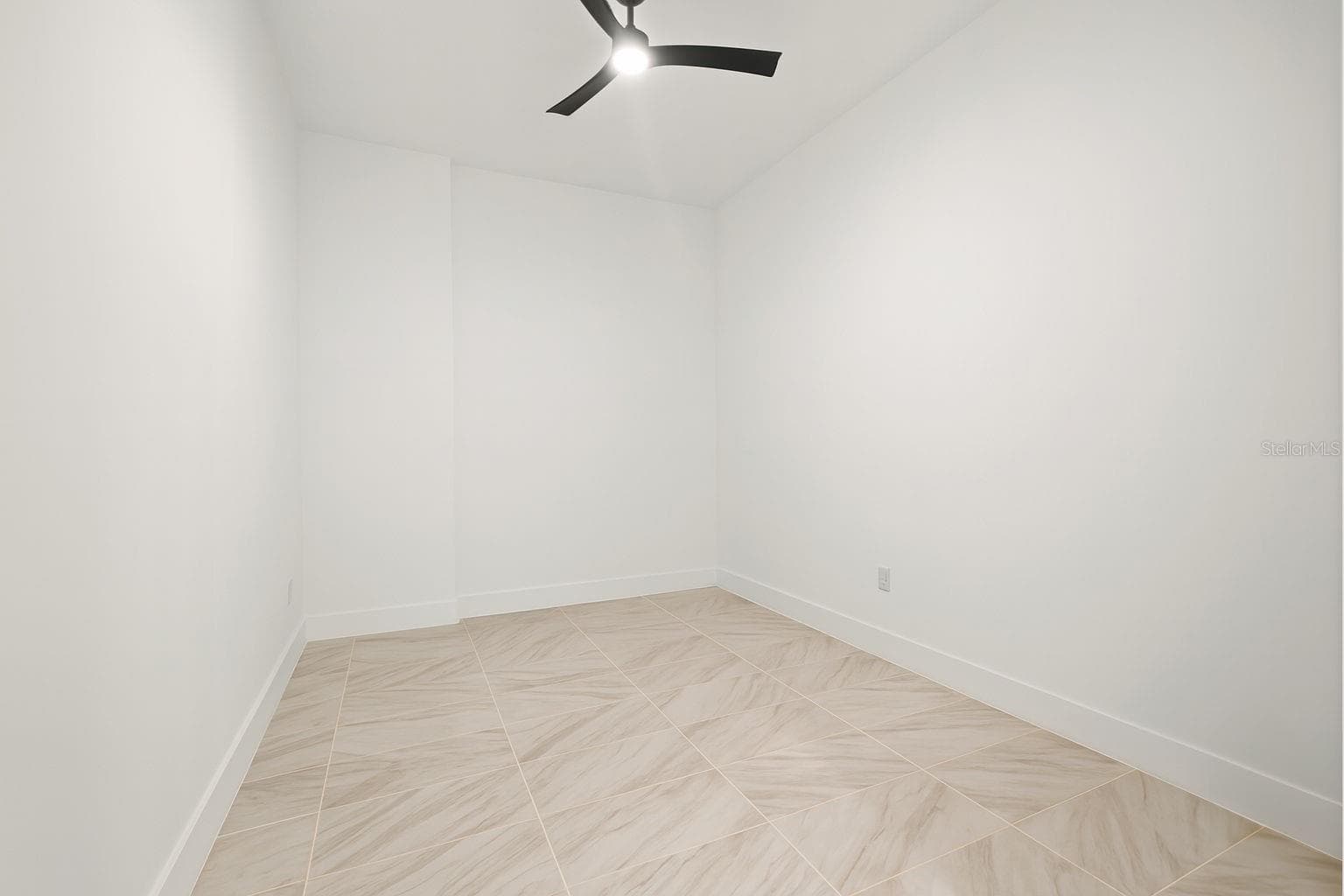 Den/Optional 2nd Bedroom - 777 3RD AVE N #806, ST PETERSBURG