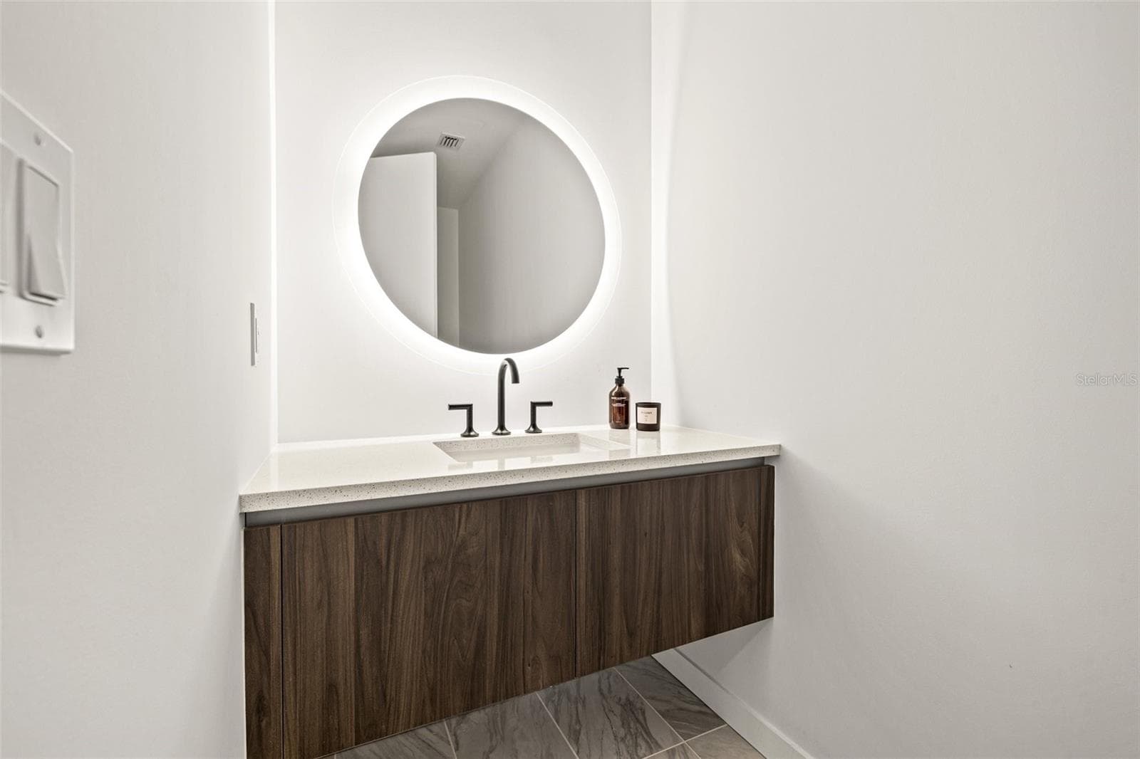 Powder Bathroom - 777 3RD AVE N #806, ST PETERSBURG