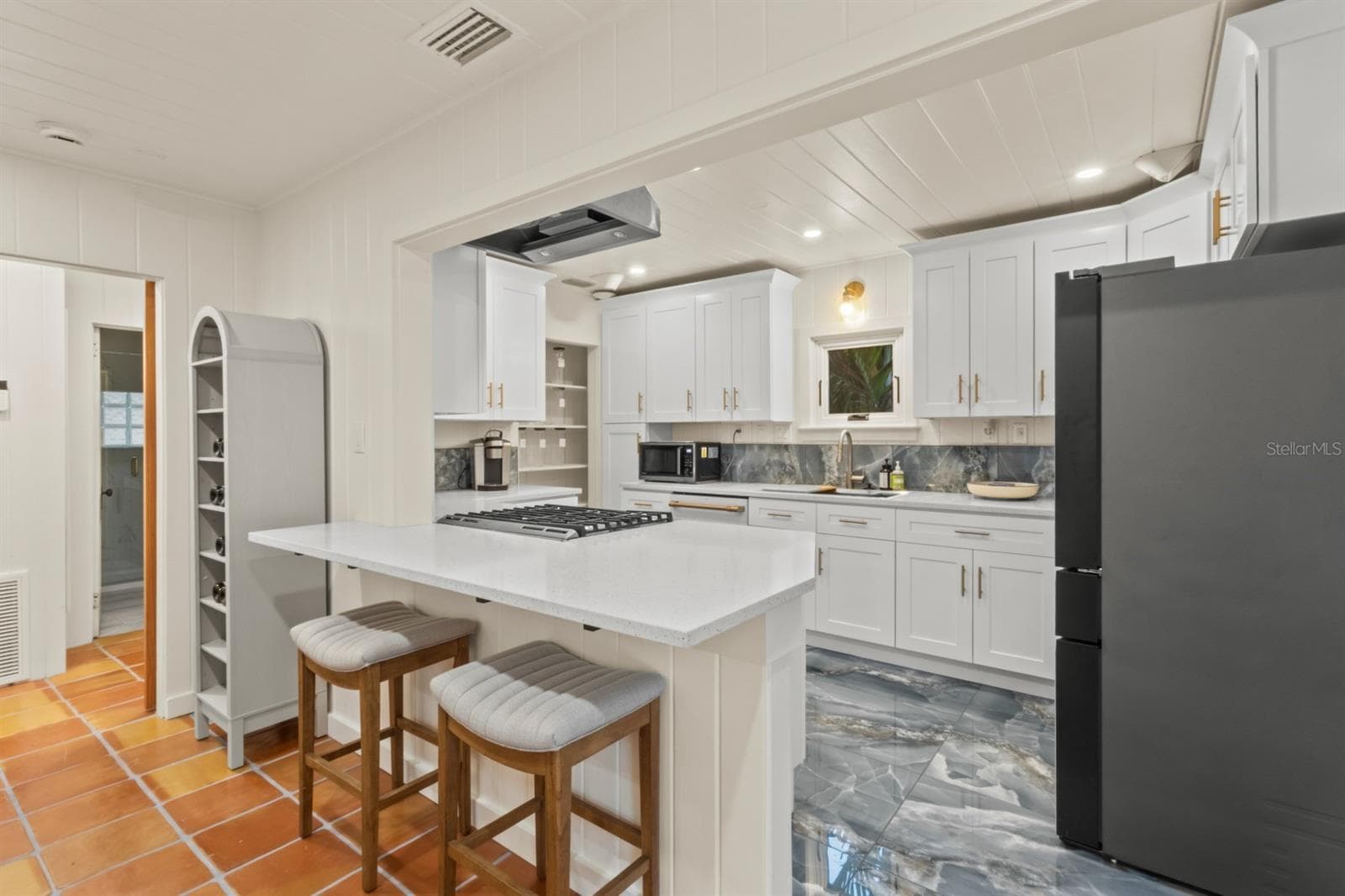 Single Family Residence at 760 LONGBOAT CT, LONGBOAT KEY, photo 8 of 34