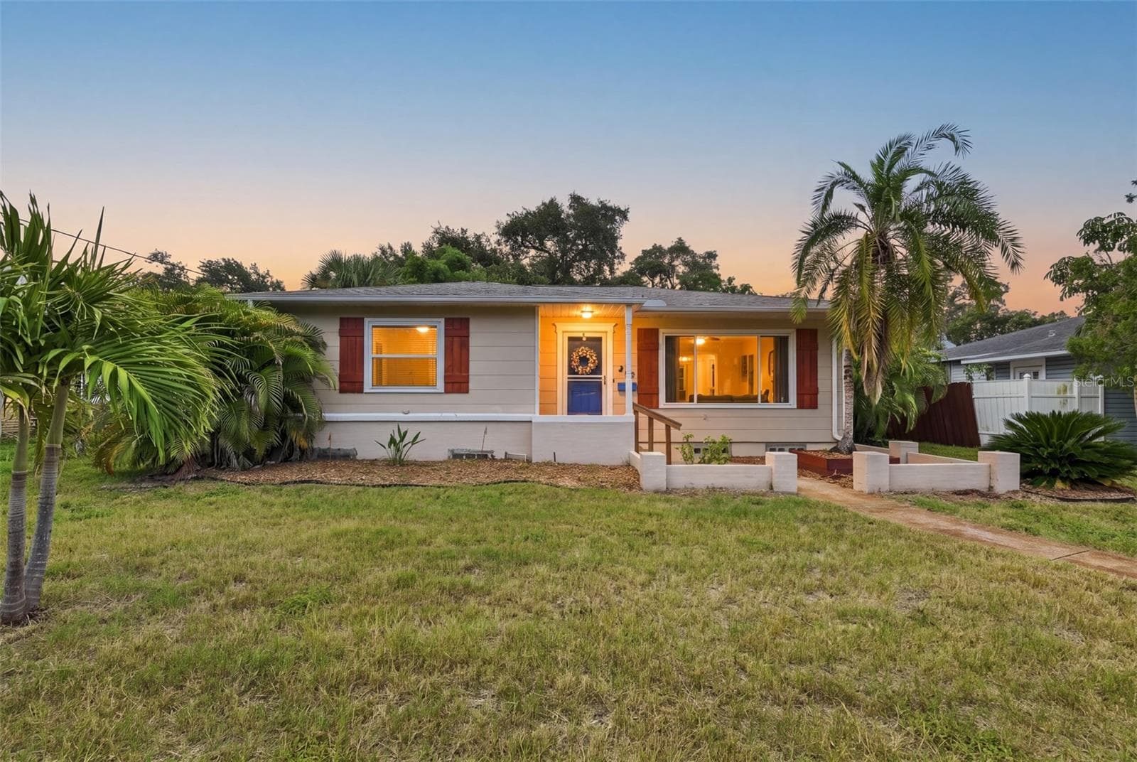 Single Family Residence at 443 PARK ST N, ST PETERSBURG, photo 6 of 23