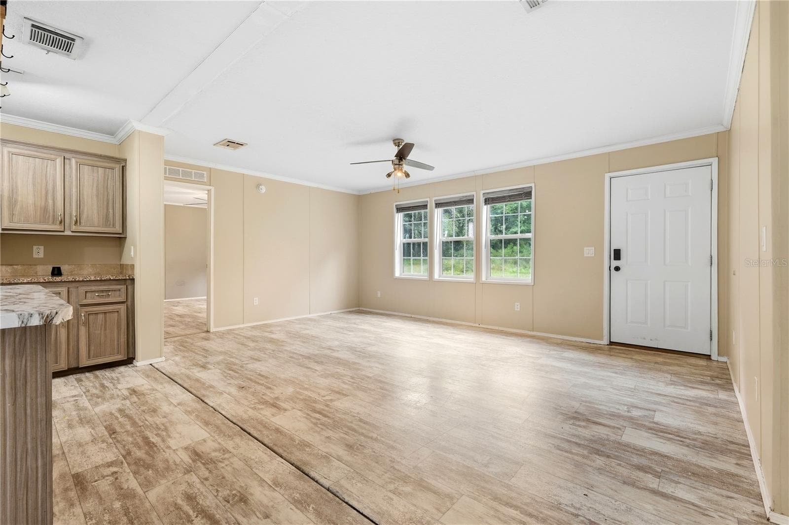 Manufactured Home at 5685 SW 57TH DR, LAKE BUTLER, photo 7 of 30