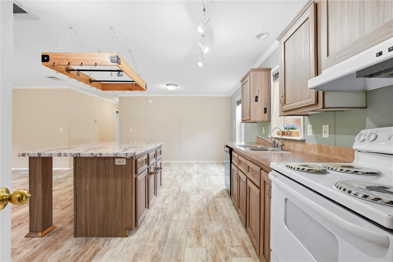 Manufactured Home at 5685 SW 57TH DR, LAKE BUTLER, photo 9 of 30