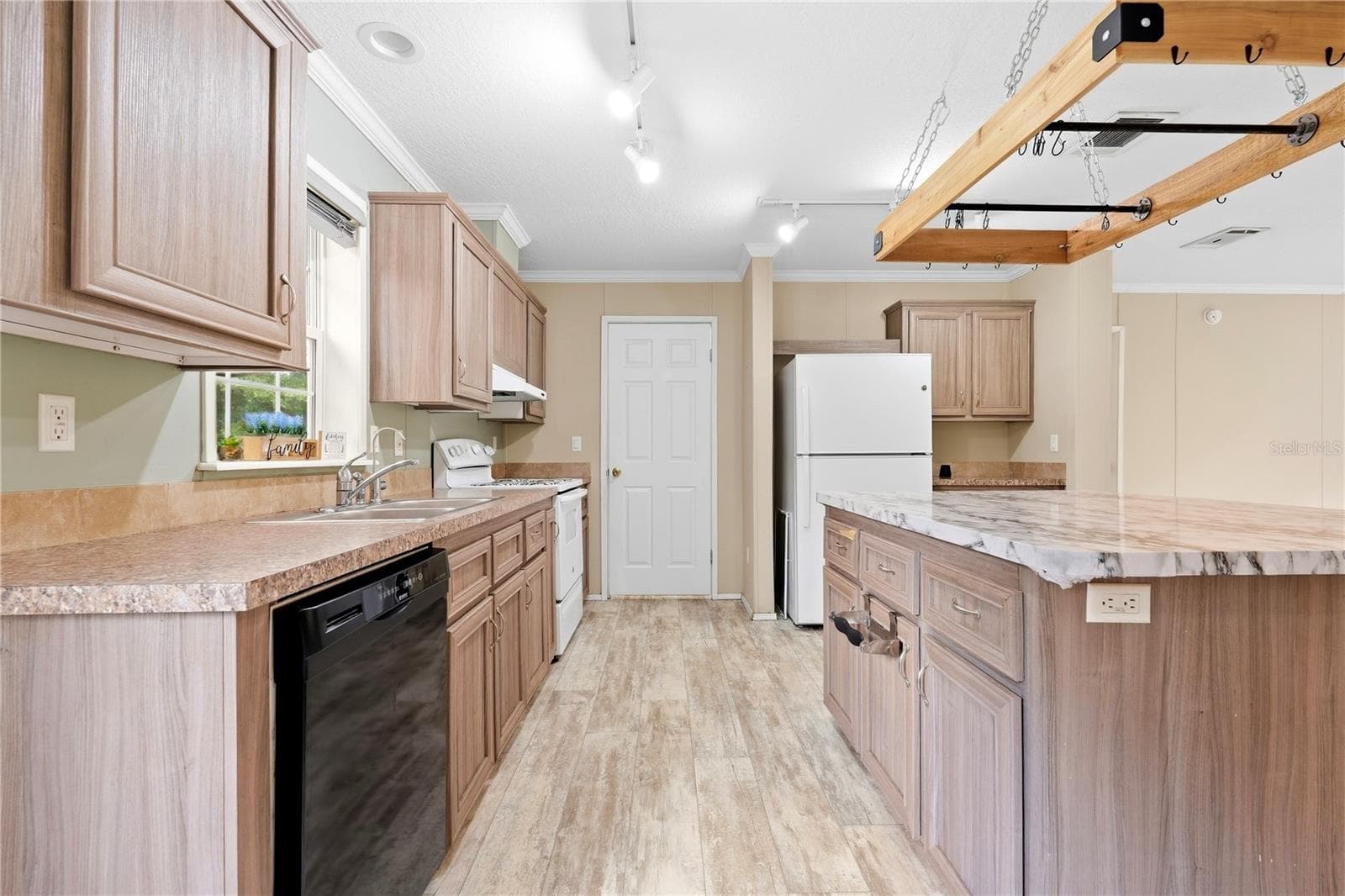 Manufactured Home at 5685 SW 57TH DR, LAKE BUTLER, photo 11 of 30