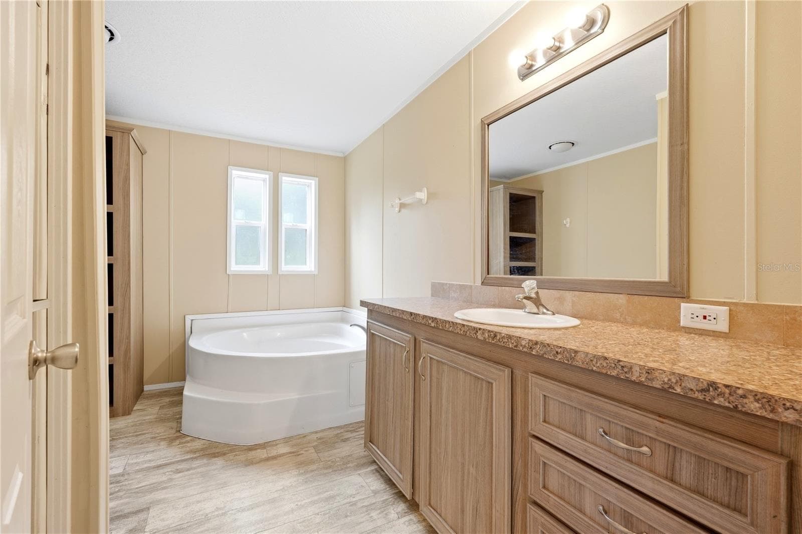 Manufactured Home at 5685 SW 57TH DR, LAKE BUTLER, photo 15 of 30