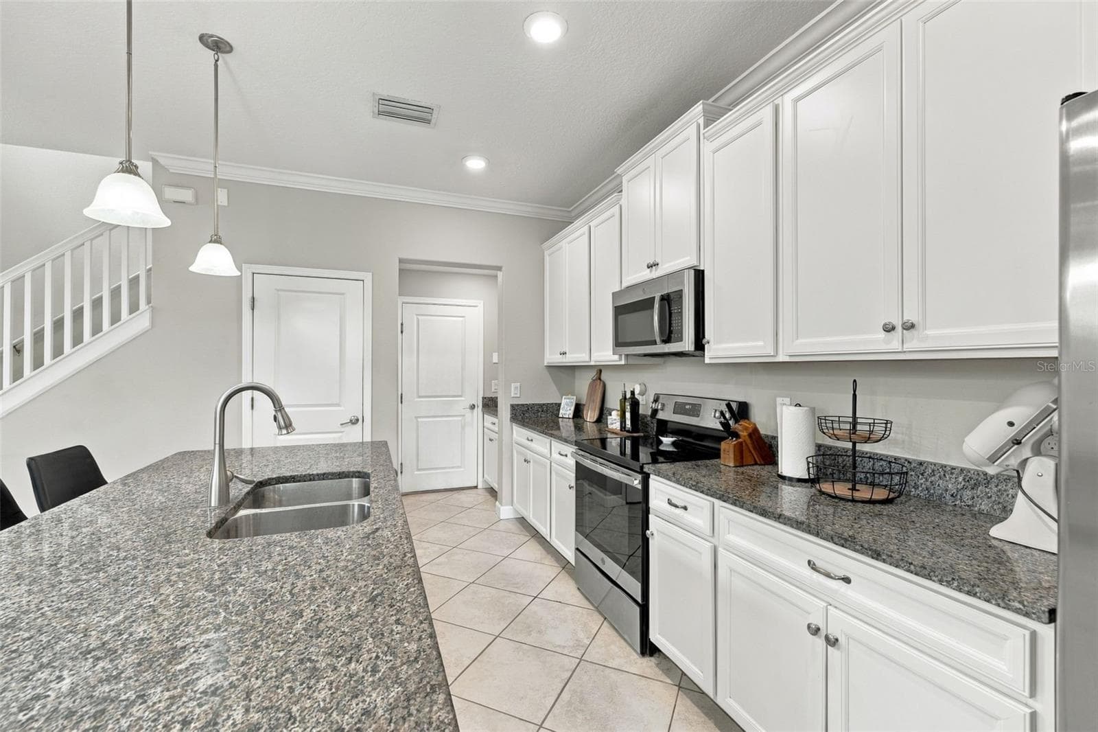 Townhouse at 6611 ROCKY PARK ST, TAMPA, photo 6 of 28