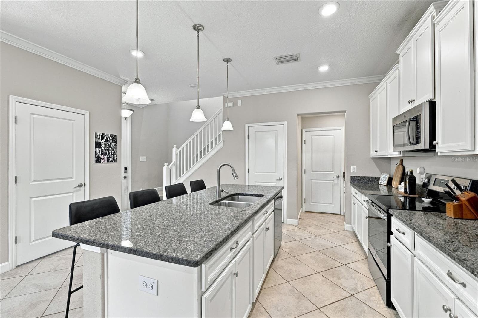 Townhouse at 6611 ROCKY PARK ST, TAMPA, photo 7 of 28
