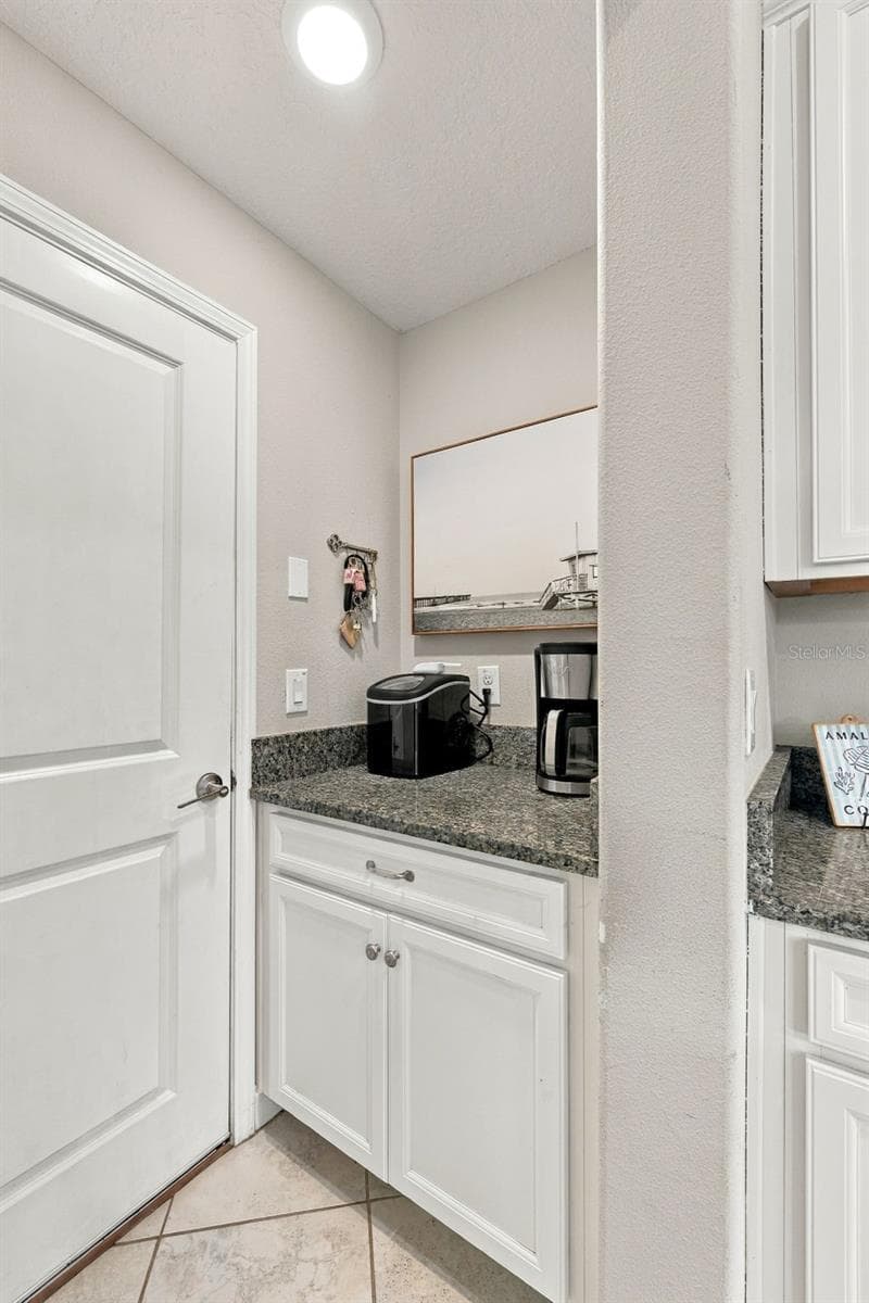Townhouse at 6611 ROCKY PARK ST, TAMPA, photo 9 of 28