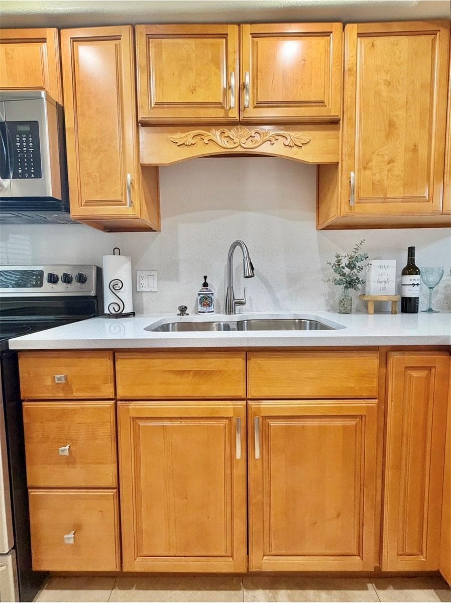 Brand new quartz countertops and sink and faucet Sept 2026! - 3815 N OAK DR #G71, TAMPA
