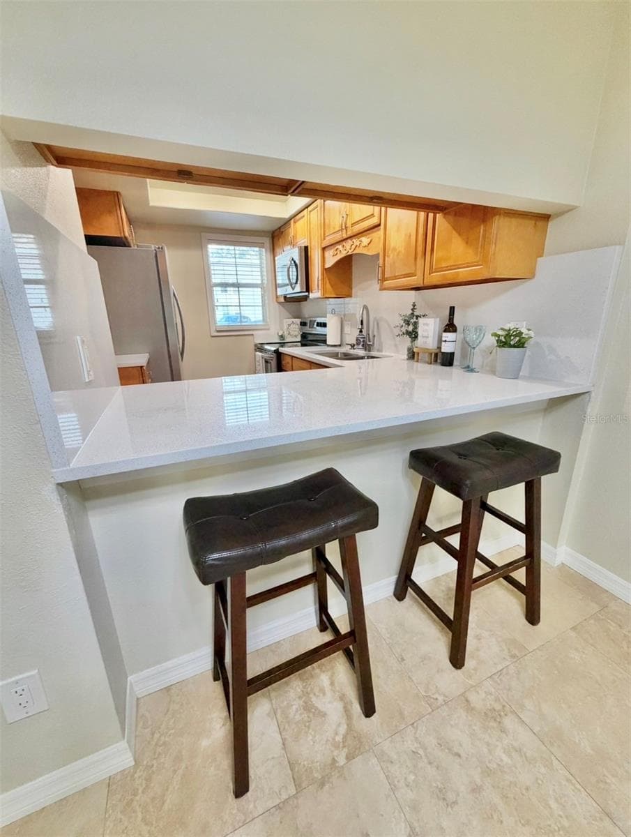 Bar sitting space too! - 3815 N OAK DR #G71, TAMPA