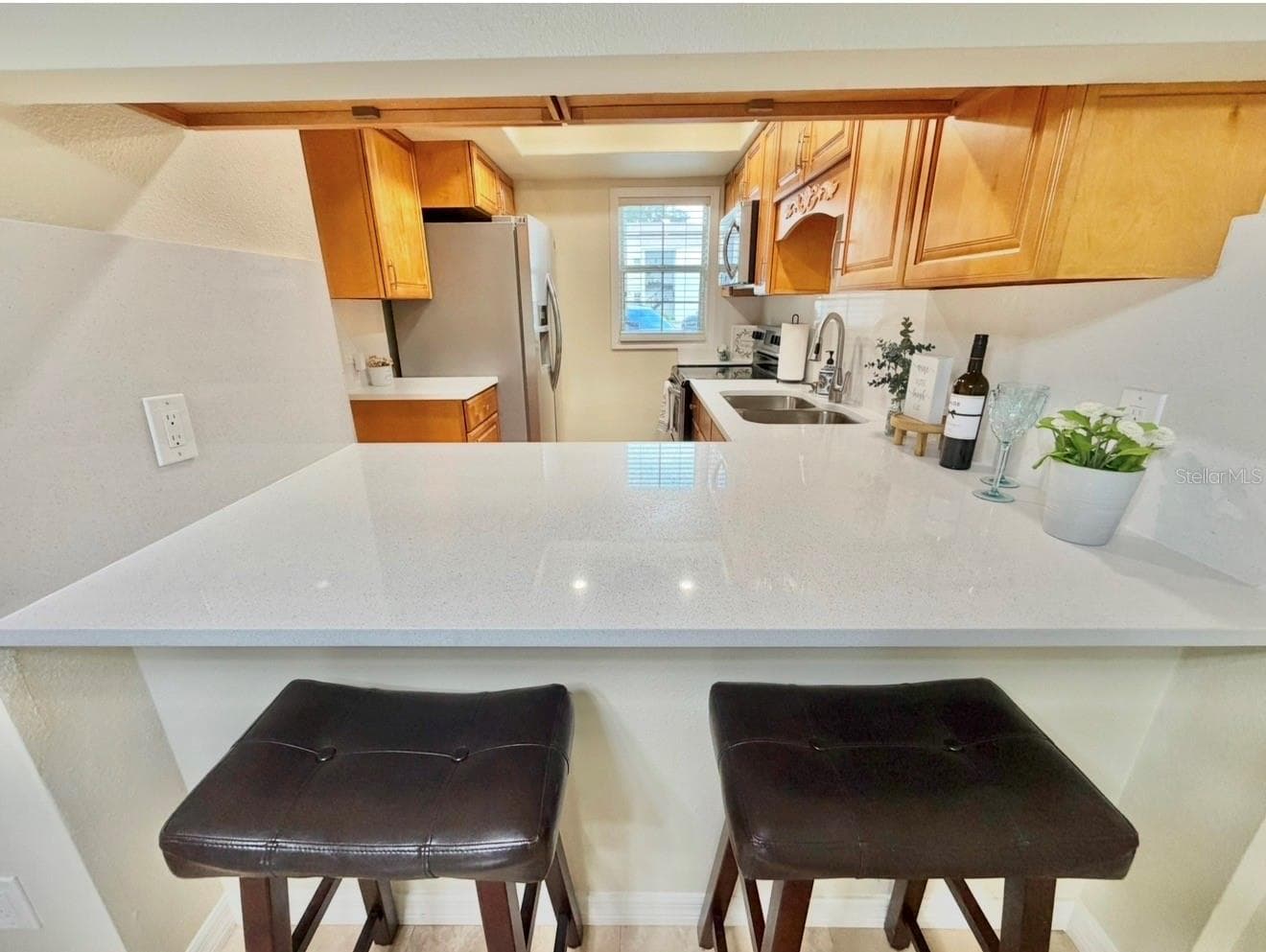 The Kitchen has an opening and bar space to the living room. - 3815 N OAK DR #G71, TAMPA