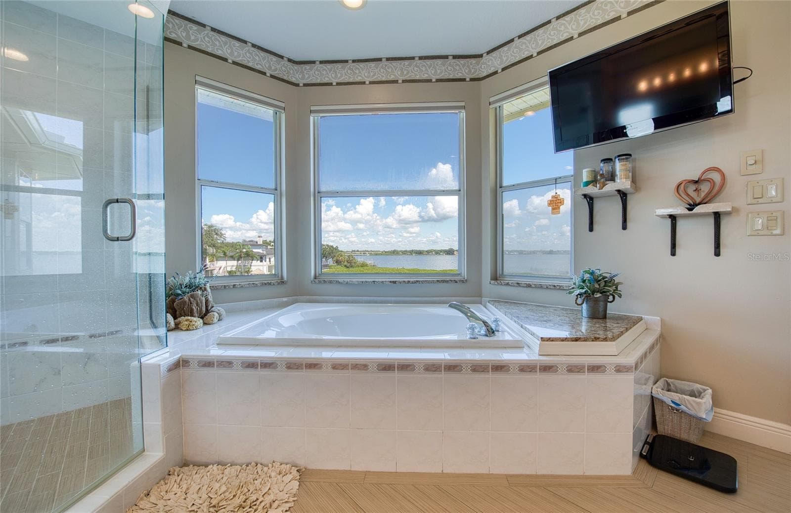 Master bath (2) - 103 ROYAL CT, SAFETY HARBOR
