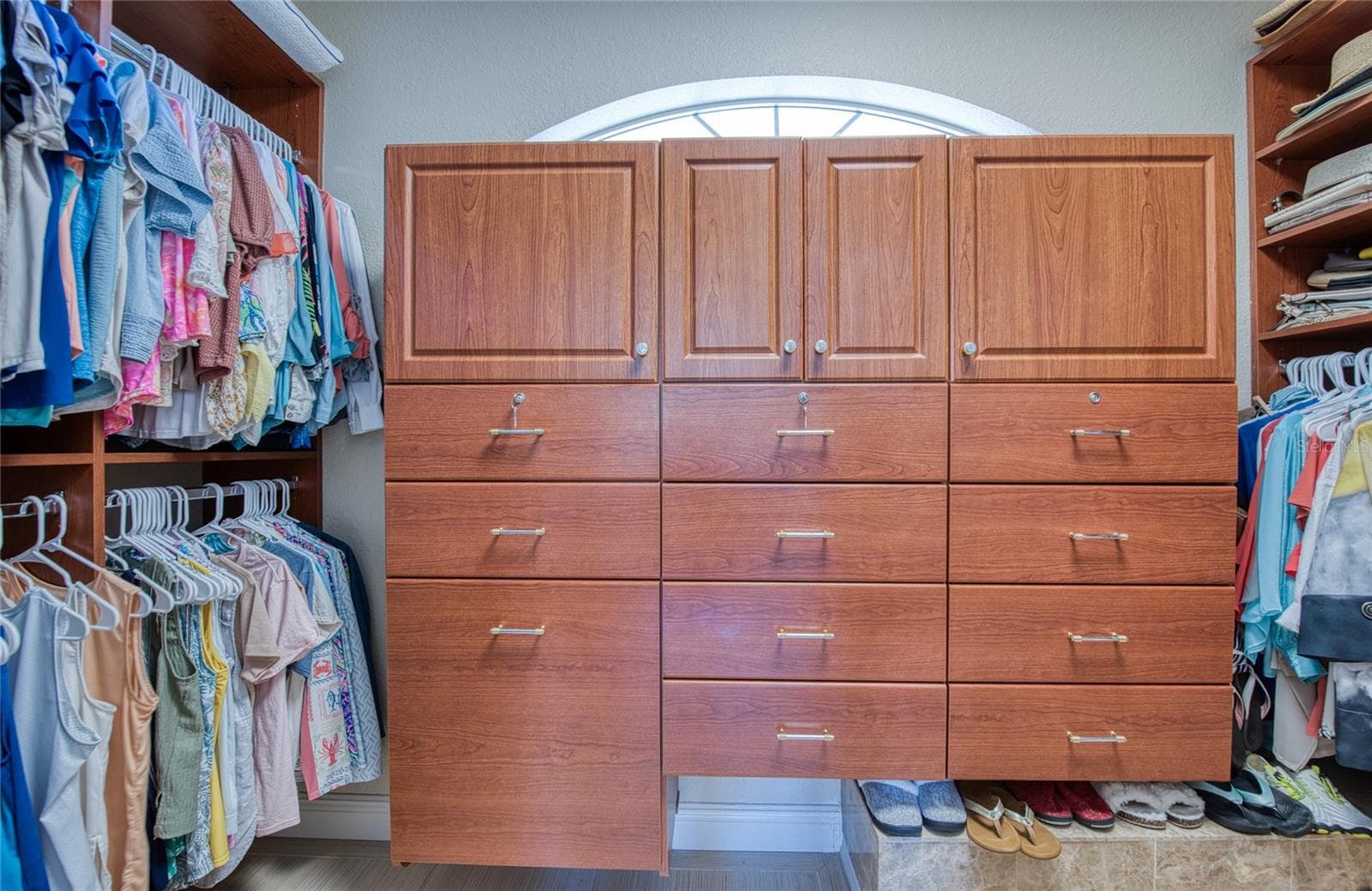 Master closet (1) - 103 ROYAL CT, SAFETY HARBOR