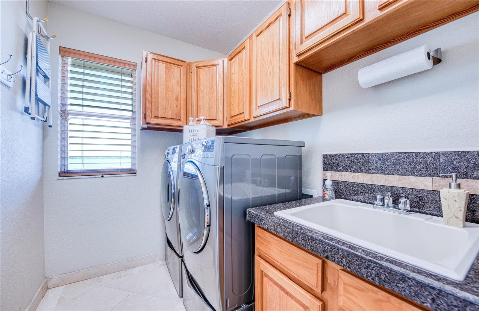 Laundry room (1) - 103 ROYAL CT, SAFETY HARBOR