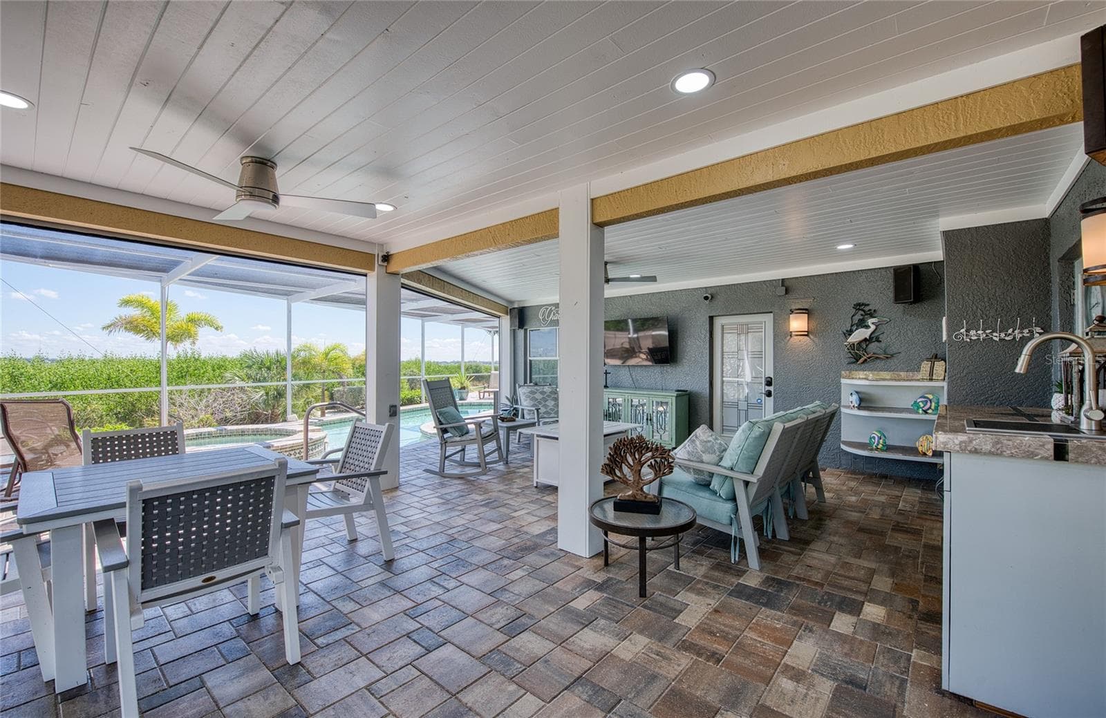 Patio (2) - 103 ROYAL CT, SAFETY HARBOR