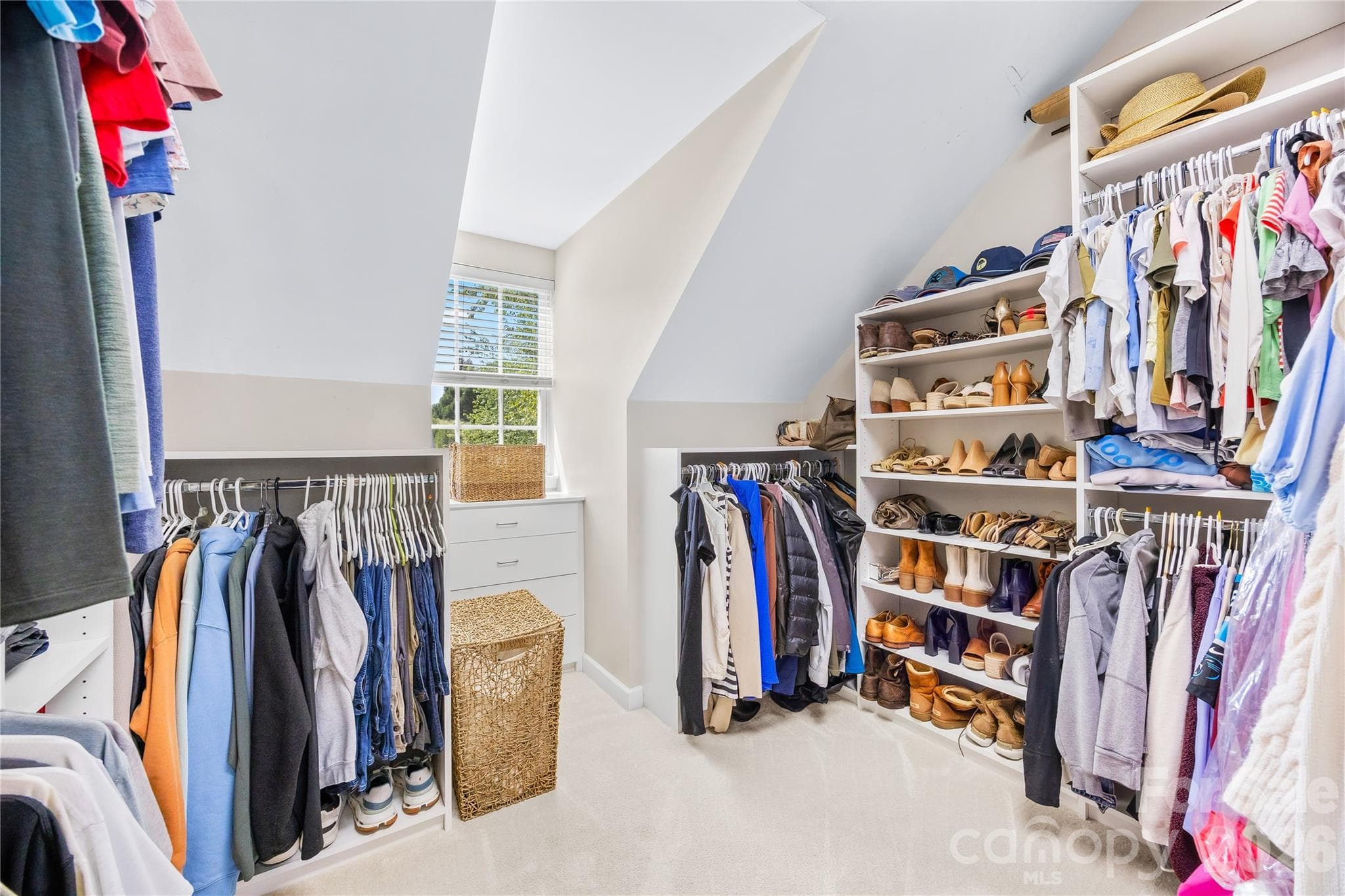 Master Walk in Closet - 17242 Pennington Drive, Huntersville