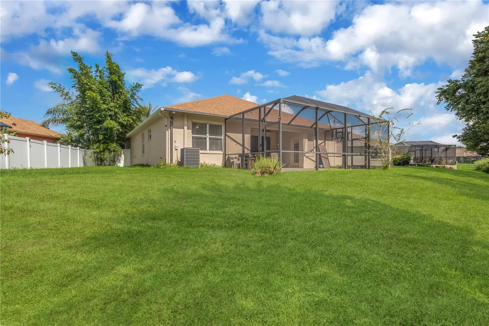 Enormous backyard! - 31230 ALCHESTER DR, WESLEY CHAPEL