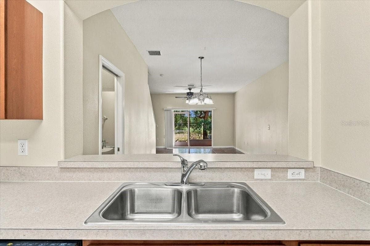 Townhouse at 4189 WINDING VINE DR, LAKELAND, photo 12 of 40
